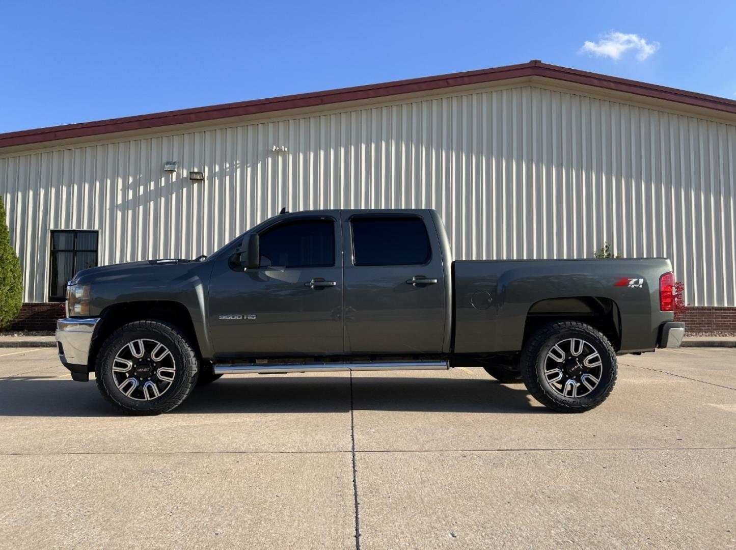 2011 GRAY /Tan Leather Chevrolet Silverado 3500HD LTZ Crew Cab 4WD (1GC4K1C8XBF) with an 6.6L V8 TURBO DIESEL engine, Automatic transmission, located at 2990 Old Orchard Rd., Jackson, MO, 63755, 37.354214, -89.612106 - 2011 Chevrolet Silverado 3500HD LTZ 108xxx miles 4x4 6.6L V8 Turbo Diesel Automatic Leather New Tires Navigation Power/Heated Seats Remote Start Cruise Power Windows/Locks/Mirrors We have financing available and we accept trades! Fill out a credit application on our website or come by to - Photo#7