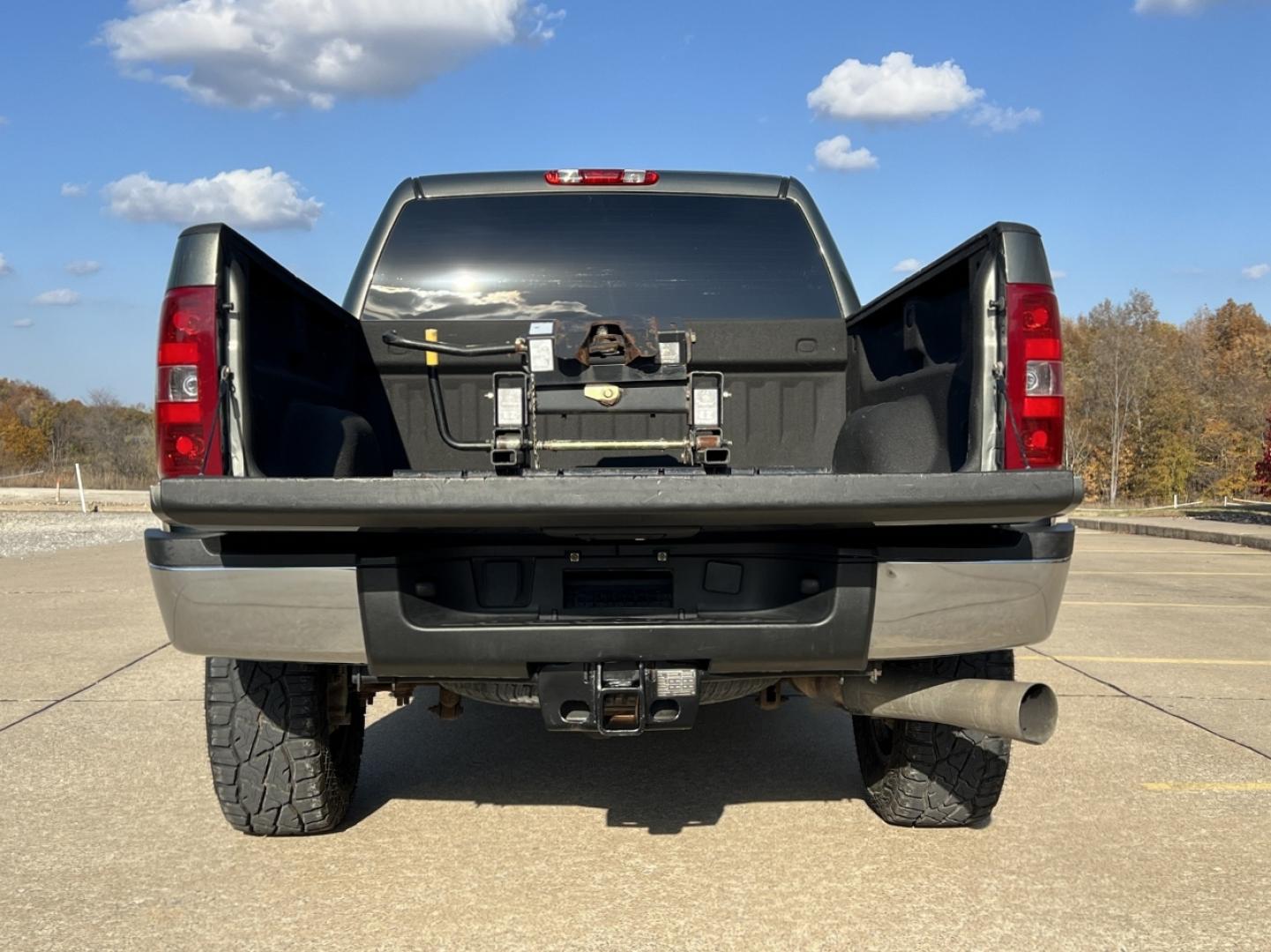 2011 GRAY /Tan Leather Chevrolet Silverado 3500HD LTZ Crew Cab 4WD (1GC4K1C8XBF) with an 6.6L V8 TURBO DIESEL engine, Automatic transmission, located at 2990 Old Orchard Rd., Jackson, MO, 63755, 37.354214, -89.612106 - 2011 Chevrolet Silverado 3500HD LTZ 108xxx miles 4x4 6.6L V8 Turbo Diesel Automatic Leather New Tires Navigation Power/Heated Seats Remote Start Cruise Power Windows/Locks/Mirrors We have financing available and we accept trades! Fill out a credit application on our website or come by to - Photo#19