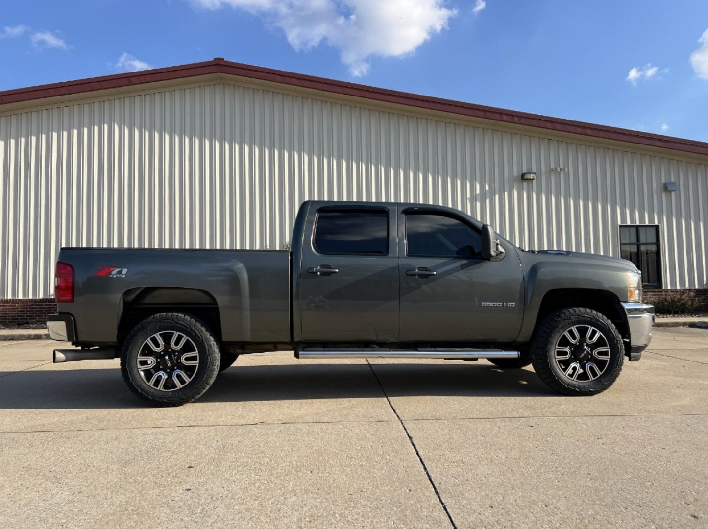 2011 GRAY /Tan Leather Chevrolet Silverado 3500HD LTZ Crew Cab 4WD (1GC4K1C8XBF) with an 6.6L V8 TURBO DIESEL engine, Automatic transmission, located at 2990 Old Orchard Rd., Jackson, MO, 63755, 37.354214, -89.612106 - 2011 Chevrolet Silverado 3500HD LTZ 108xxx miles 4x4 6.6L V8 Turbo Diesel Automatic Leather New Tires Navigation Power/Heated Seats Remote Start Cruise Power Windows/Locks/Mirrors We have financing available and we accept trades! Fill out a credit application on our website or come by to - Photo#8