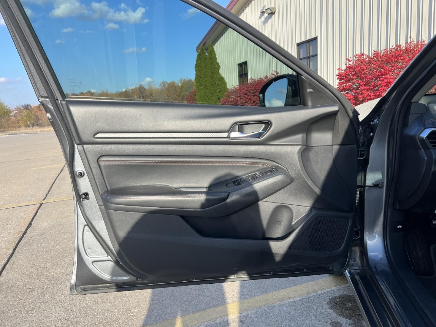 2020 GRAY /Black Leather Nissan Altima 2.5 SR (1N4BL4CV4LC) with an 2.5L 4 Cyl. engine, CVT transmission, located at 2990 Old Orchard Rd., Jackson, MO, 63755, 37.354214, -89.612106 - 2020 Nissan Altima SR 65xxx miles Front Wheel Drive 2.5L 4 Cyl. Automatic Leather Backup Camera Power Driver Seat Bluetooth Remote Start Cruise Power Windows/Locks/Mirrors We have financing available and we accept trades! Fill out a credit application on our website or come by today! If - Photo#11