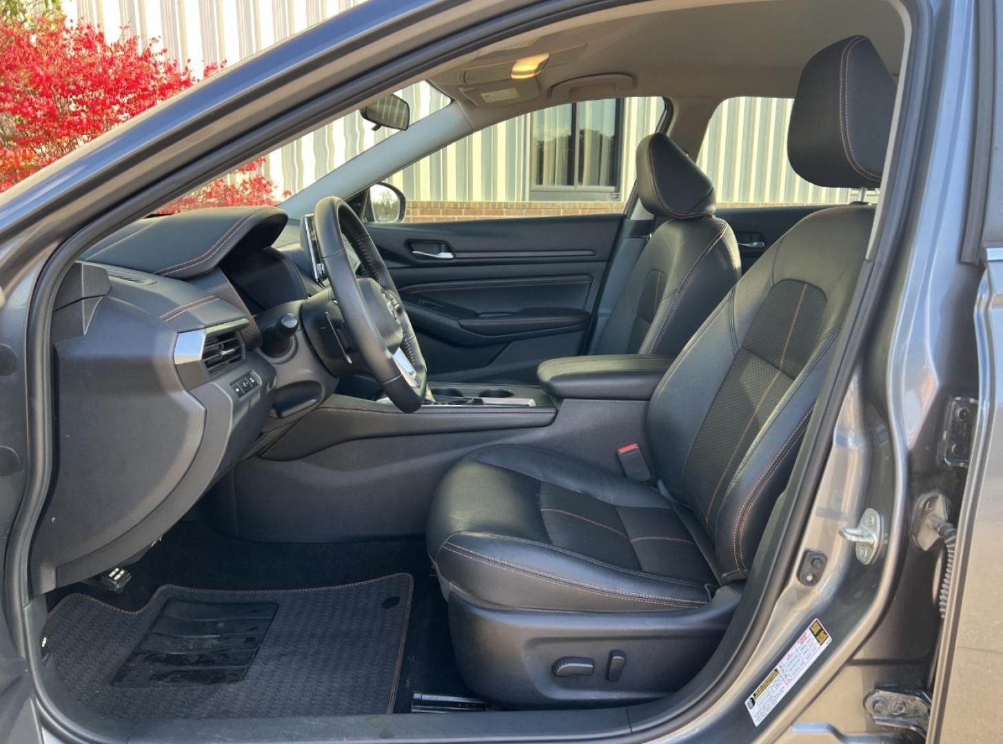 2020 GRAY /Black Leather Nissan Altima 2.5 SR (1N4BL4CV4LC) with an 2.5L 4 Cyl. engine, CVT transmission, located at 2990 Old Orchard Rd., Jackson, MO, 63755, 37.354214, -89.612106 - 2020 Nissan Altima SR 65xxx miles Front Wheel Drive 2.5L 4 Cyl. Automatic Leather Backup Camera Power Driver Seat Bluetooth Remote Start Cruise Power Windows/Locks/Mirrors We have financing available and we accept trades! Fill out a credit application on our website or come by today! If - Photo#12