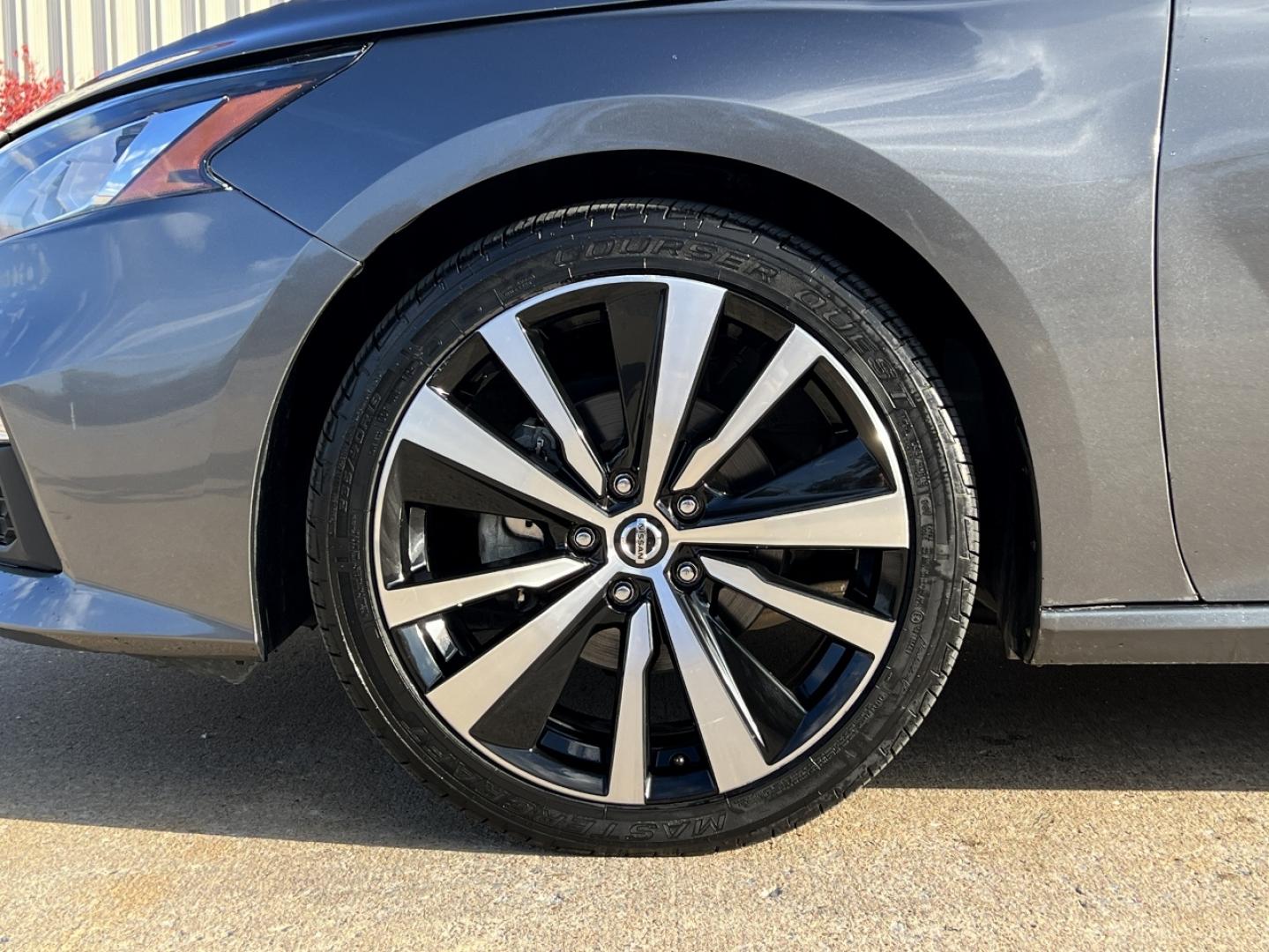 2020 GRAY /Black Leather Nissan Altima 2.5 SR (1N4BL4CV4LC) with an 2.5L 4 Cyl. engine, CVT transmission, located at 2990 Old Orchard Rd., Jackson, MO, 63755, 37.354214, -89.612106 - 2020 Nissan Altima SR 65xxx miles Front Wheel Drive 2.5L 4 Cyl. Automatic Leather Backup Camera Power Driver Seat Bluetooth Remote Start Cruise Power Windows/Locks/Mirrors We have financing available and we accept trades! Fill out a credit application on our website or come by today! If - Photo#32