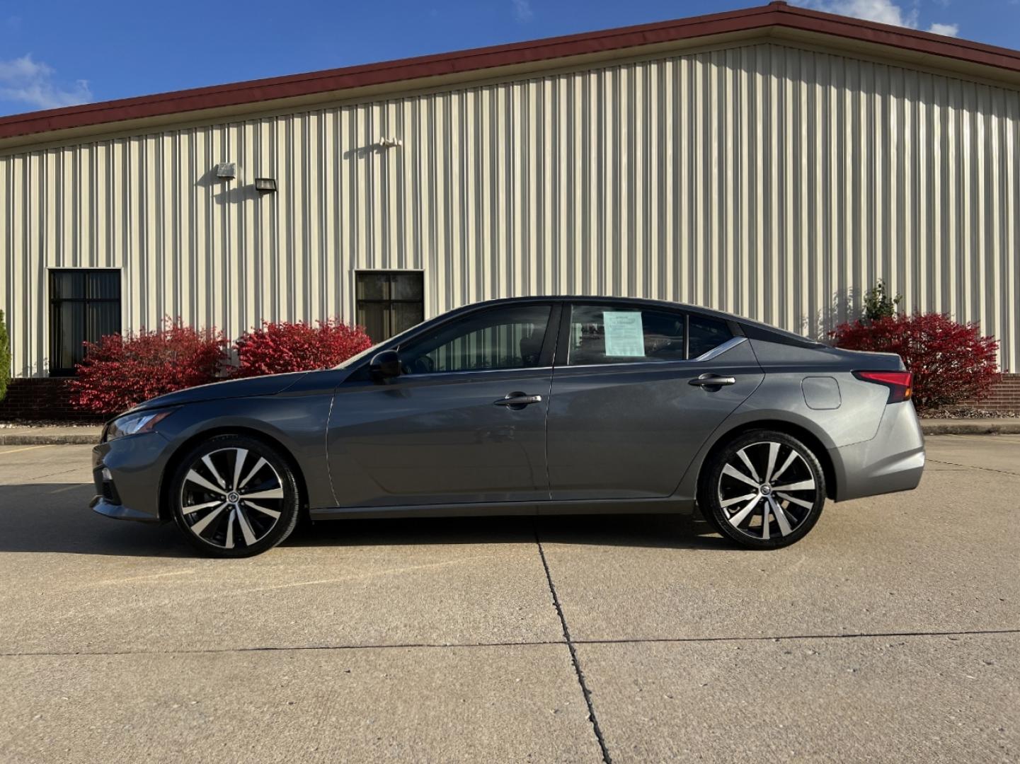 2020 GRAY /Black Leather Nissan Altima 2.5 SR (1N4BL4CV4LC) with an 2.5L 4 Cyl. engine, CVT transmission, located at 2990 Old Orchard Rd., Jackson, MO, 63755, 37.354214, -89.612106 - 2020 Nissan Altima SR 65xxx miles Front Wheel Drive 2.5L 4 Cyl. Automatic Leather Backup Camera Power Driver Seat Bluetooth Remote Start Cruise Power Windows/Locks/Mirrors We have financing available and we accept trades! Fill out a credit application on our website or come by today! If - Photo#6