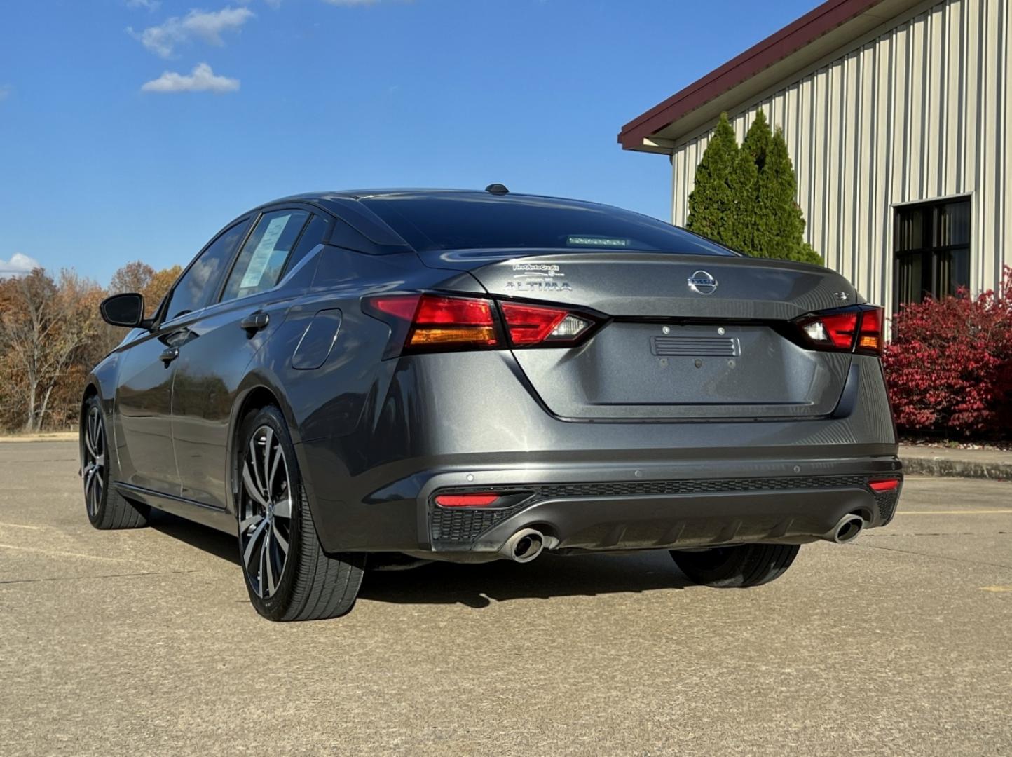 2020 GRAY /Black Leather Nissan Altima 2.5 SR (1N4BL4CV4LC) with an 2.5L 4 Cyl. engine, CVT transmission, located at 2990 Old Orchard Rd., Jackson, MO, 63755, 37.354214, -89.612106 - 2020 Nissan Altima SR 65xxx miles Front Wheel Drive 2.5L 4 Cyl. Automatic Leather Backup Camera Power Driver Seat Bluetooth Remote Start Cruise Power Windows/Locks/Mirrors We have financing available and we accept trades! Fill out a credit application on our website or come by today! If - Photo#8