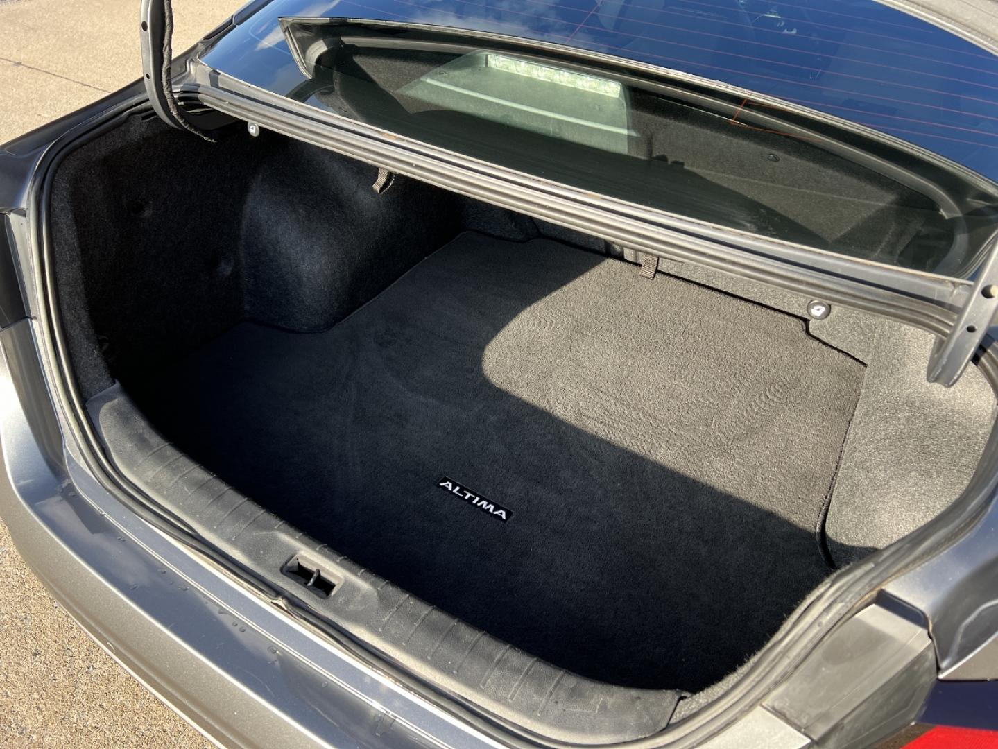 2020 GRAY /Black Leather Nissan Altima 2.5 SR (1N4BL4CV4LC) with an 2.5L 4 Cyl. engine, CVT transmission, located at 2990 Old Orchard Rd., Jackson, MO, 63755, 37.354214, -89.612106 - 2020 Nissan Altima SR 65xxx miles Front Wheel Drive 2.5L 4 Cyl. Automatic Leather Backup Camera Power Driver Seat Bluetooth Remote Start Cruise Power Windows/Locks/Mirrors We have financing available and we accept trades! Fill out a credit application on our website or come by today! If - Photo#18