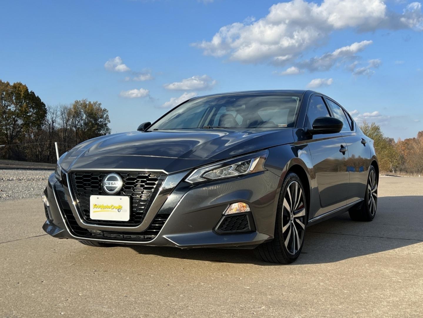 2020 GRAY /Black Leather Nissan Altima 2.5 SR (1N4BL4CV4LC) with an 2.5L 4 Cyl. engine, CVT transmission, located at 2990 Old Orchard Rd., Jackson, MO, 63755, 37.354214, -89.612106 - 2020 Nissan Altima SR 65xxx miles Front Wheel Drive 2.5L 4 Cyl. Automatic Leather Backup Camera Power Driver Seat Bluetooth Remote Start Cruise Power Windows/Locks/Mirrors We have financing available and we accept trades! Fill out a credit application on our website or come by today! If - Photo#5