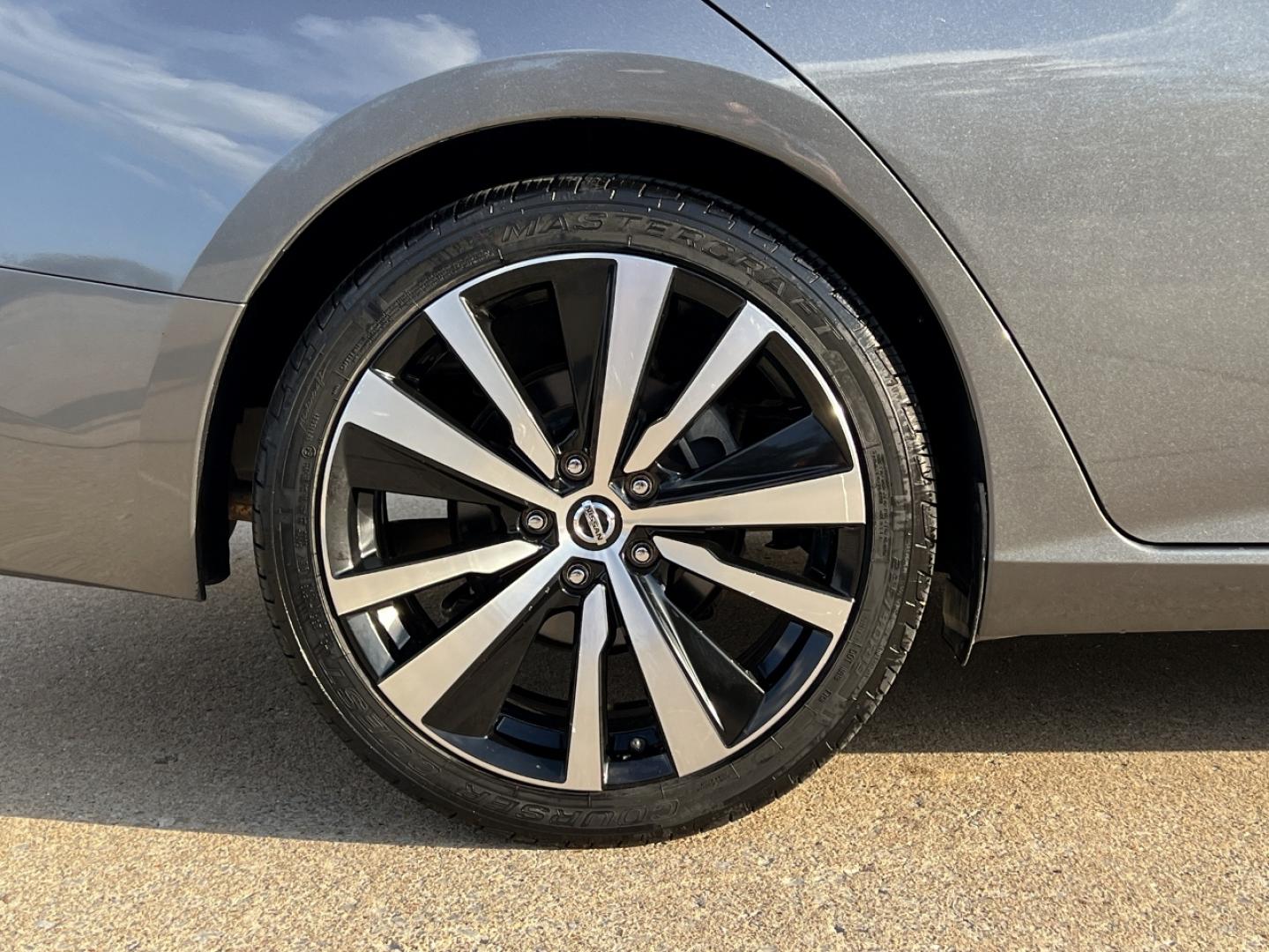 2020 GRAY /Black Leather Nissan Altima 2.5 SR (1N4BL4CV4LC) with an 2.5L 4 Cyl. engine, CVT transmission, located at 2990 Old Orchard Rd., Jackson, MO, 63755, 37.354214, -89.612106 - 2020 Nissan Altima SR 65xxx miles Front Wheel Drive 2.5L 4 Cyl. Automatic Leather Backup Camera Power Driver Seat Bluetooth Remote Start Cruise Power Windows/Locks/Mirrors We have financing available and we accept trades! Fill out a credit application on our website or come by today! If - Photo#34