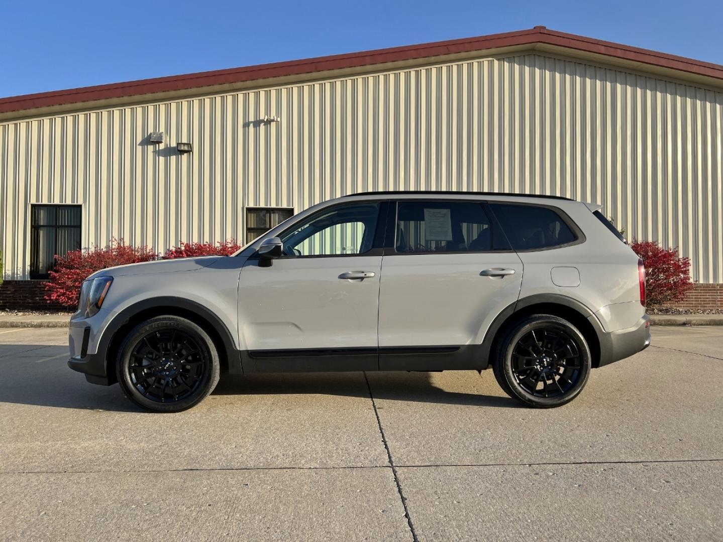 2022 GRAY /Black Leather Kia Telluride EX AWD (5XYP3DHC7NG) with an 3.8L V6 engine, Automatic transmission, located at 2990 Old Orchard Rd., Jackson, MO, 63755, 37.354214, -89.612106 - 2022 Kia Telluride EX 1-Owner 44xxx miles All Wheel Drive 3.8L V6 Automatic Leather 3rd Row Navigation Power/Heated/Cooled Seats Heated Steering Wheel Backup Camera Sunroof Bluetooth Remote Start Cruise Power Windows/Locks/Mirrors We have financing available and we accept trades! Fi - Photo#10