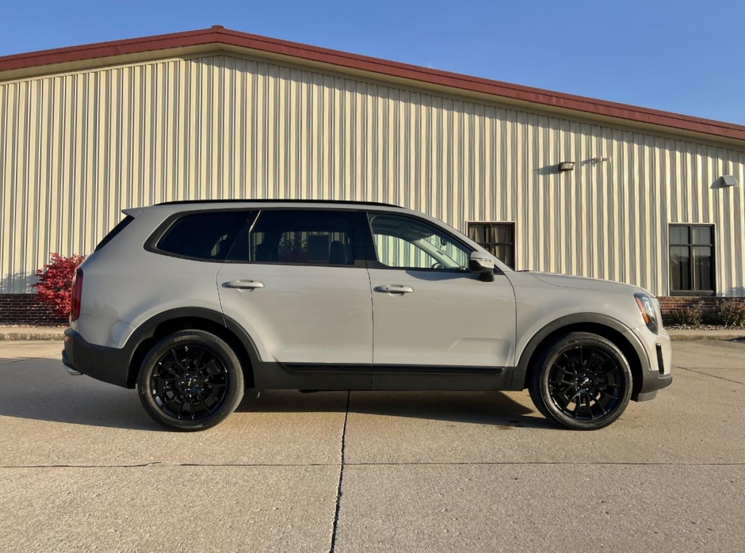 2022 GRAY /Black Leather Kia Telluride EX AWD (5XYP3DHC7NG) with an 3.8L V6 engine, Automatic transmission, located at 2990 Old Orchard Rd., Jackson, MO, 63755, 37.354214, -89.612106 - 2022 Kia Telluride EX 1-Owner 44xxx miles All Wheel Drive 3.8L V6 Automatic Leather 3rd Row Navigation Power/Heated/Cooled Seats Heated Steering Wheel Backup Camera Sunroof Bluetooth Remote Start Cruise Power Windows/Locks/Mirrors We have financing available and we accept trades! Fi - Photo#11