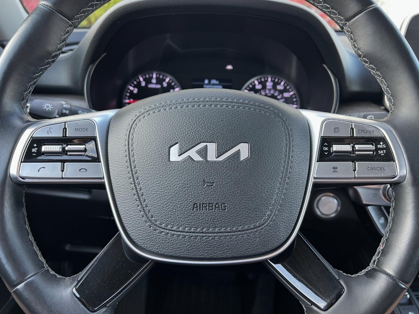 2022 GRAY /Black Leather Kia Telluride EX AWD (5XYP3DHC7NG) with an 3.8L V6 engine, Automatic transmission, located at 2990 Old Orchard Rd., Jackson, MO, 63755, 37.354214, -89.612106 - 2022 Kia Telluride EX 1-Owner 44xxx miles All Wheel Drive 3.8L V6 Automatic Leather 3rd Row Navigation Power/Heated/Cooled Seats Heated Steering Wheel Backup Camera Sunroof Bluetooth Remote Start Cruise Power Windows/Locks/Mirrors We have financing available and we accept trades! Fi - Photo#27