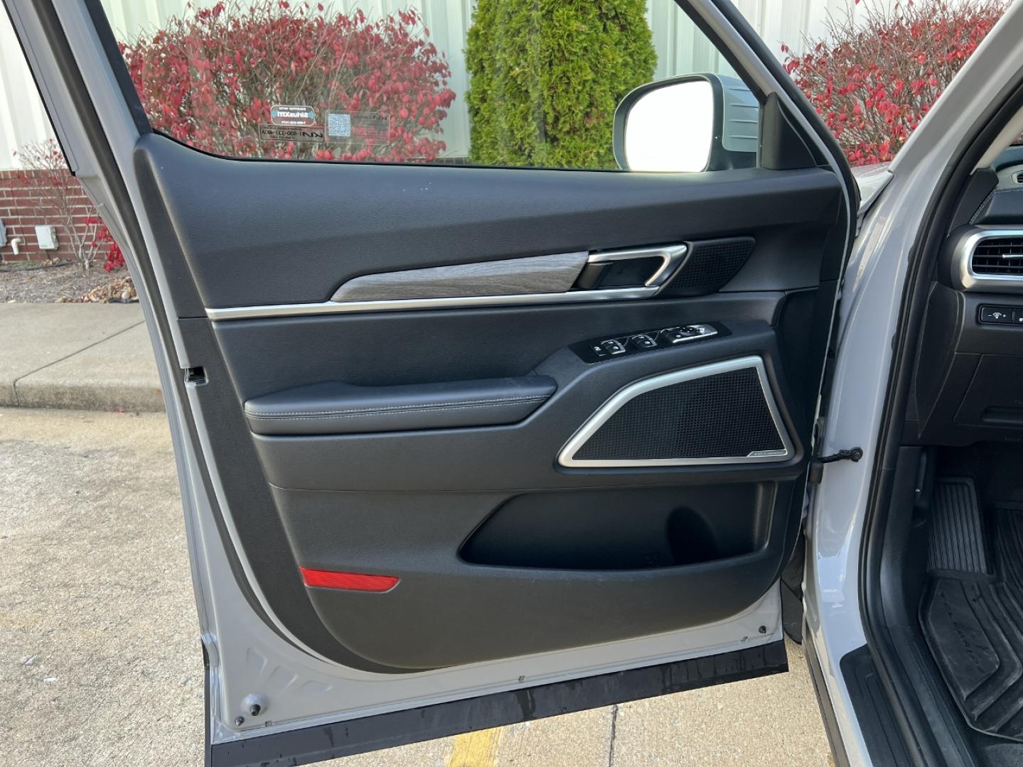 2022 GRAY /Black Leather Kia Telluride EX AWD (5XYP3DHC7NG) with an 3.8L V6 engine, Automatic transmission, located at 2990 Old Orchard Rd., Jackson, MO, 63755, 37.354214, -89.612106 - 2022 Kia Telluride EX 1-Owner 44xxx miles All Wheel Drive 3.8L V6 Automatic Leather 3rd Row Navigation Power/Heated/Cooled Seats Heated Steering Wheel Backup Camera Sunroof Bluetooth Remote Start Cruise Power Windows/Locks/Mirrors We have financing available and we accept trades! Fi - Photo#16