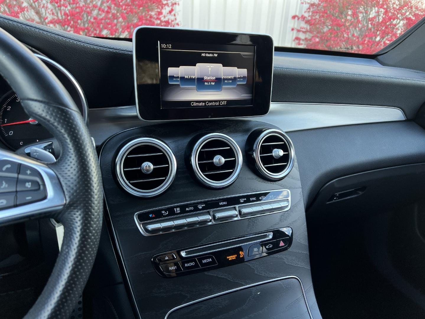 2019 WHITE /Red Leather Mercedes-Benz GLC-Class GLC300 4MATIC (WDC0J4KB3KF) with an 2.0L 4 Cyl. TURBO engine, Automatic transmission, located at 2990 Old Orchard Rd., Jackson, MO, 63755, 37.354214, -89.612106 - 2019 Mercedes-Benz GLC 300 4MATIC 1-Owner 89xxx miles All Wheel Drive 2.0L 4 Cyl. Automatic Leather Navigation Capability Backup Camera Power/Heated Seats Sunroof Bluetooth Cruise Power Windows/Locks/Mirrors We have financing available and we accept trades! Fill out a credit applicatio - Photo#25
