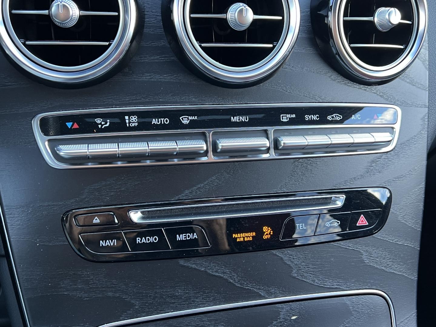 2019 WHITE /Red Leather Mercedes-Benz GLC-Class GLC300 4MATIC (WDC0J4KB3KF) with an 2.0L 4 Cyl. TURBO engine, Automatic transmission, located at 2990 Old Orchard Rd., Jackson, MO, 63755, 37.354214, -89.612106 - 2019 Mercedes-Benz GLC 300 4MATIC 1-Owner 89xxx miles All Wheel Drive 2.0L 4 Cyl. Automatic Leather Navigation Capability Backup Camera Power/Heated Seats Sunroof Bluetooth Cruise Power Windows/Locks/Mirrors We have financing available and we accept trades! Fill out a credit applicatio - Photo#27