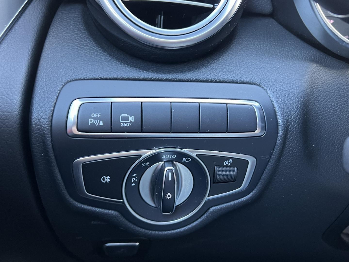 2019 WHITE /Red Leather Mercedes-Benz GLC-Class GLC300 4MATIC (WDC0J4KB3KF) with an 2.0L 4 Cyl. TURBO engine, Automatic transmission, located at 2990 Old Orchard Rd., Jackson, MO, 63755, 37.354214, -89.612106 - 2019 Mercedes-Benz GLC 300 4MATIC 1-Owner 89xxx miles All Wheel Drive 2.0L 4 Cyl. Automatic Leather Navigation Capability Backup Camera Power/Heated Seats Sunroof Bluetooth Cruise Power Windows/Locks/Mirrors We have financing available and we accept trades! Fill out a credit applicatio - Photo#31