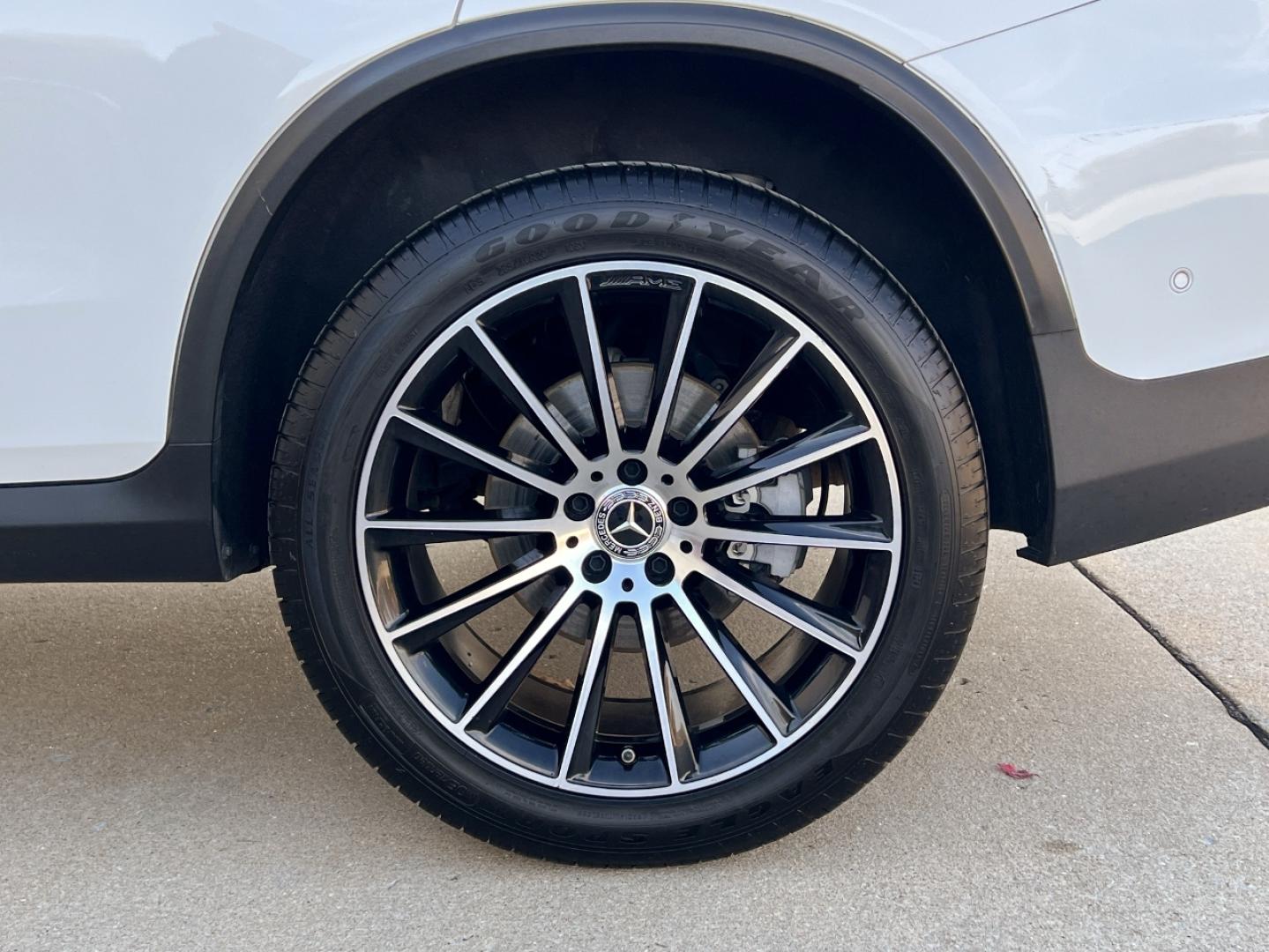 2019 WHITE /Red Leather Mercedes-Benz GLC-Class GLC300 4MATIC (WDC0J4KB3KF) with an 2.0L 4 Cyl. TURBO engine, Automatic transmission, located at 2990 Old Orchard Rd., Jackson, MO, 63755, 37.354214, -89.612106 - 2019 Mercedes-Benz GLC 300 4MATIC 1-Owner 89xxx miles All Wheel Drive 2.0L 4 Cyl. Automatic Leather Navigation Capability Backup Camera Power/Heated Seats Sunroof Bluetooth Cruise Power Windows/Locks/Mirrors We have financing available and we accept trades! Fill out a credit applicatio - Photo#40