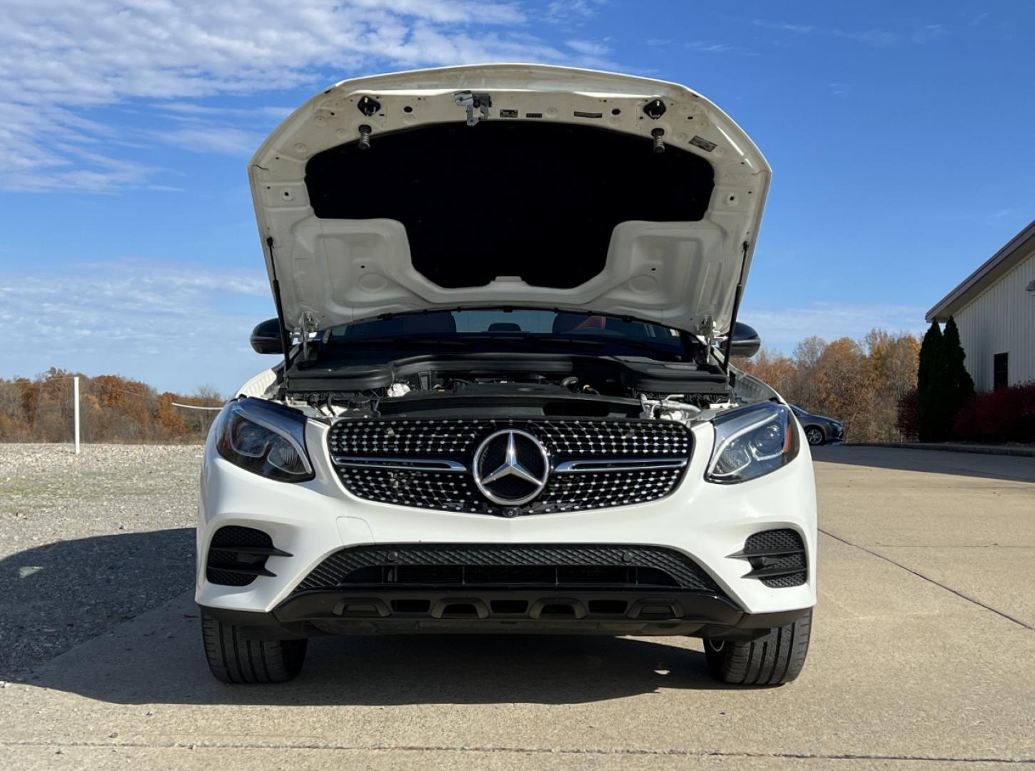 2019 WHITE /Red Leather Mercedes-Benz GLC-Class GLC300 4MATIC (WDC0J4KB3KF) with an 2.0L 4 Cyl. TURBO engine, Automatic transmission, located at 2990 Old Orchard Rd., Jackson, MO, 63755, 37.354214, -89.612106 - 2019 Mercedes-Benz GLC 300 4MATIC 1-Owner 89xxx miles All Wheel Drive 2.0L 4 Cyl. Automatic Leather Navigation Capability Backup Camera Power/Heated Seats Sunroof Bluetooth Cruise Power Windows/Locks/Mirrors We have financing available and we accept trades! Fill out a credit applicatio - Photo#5