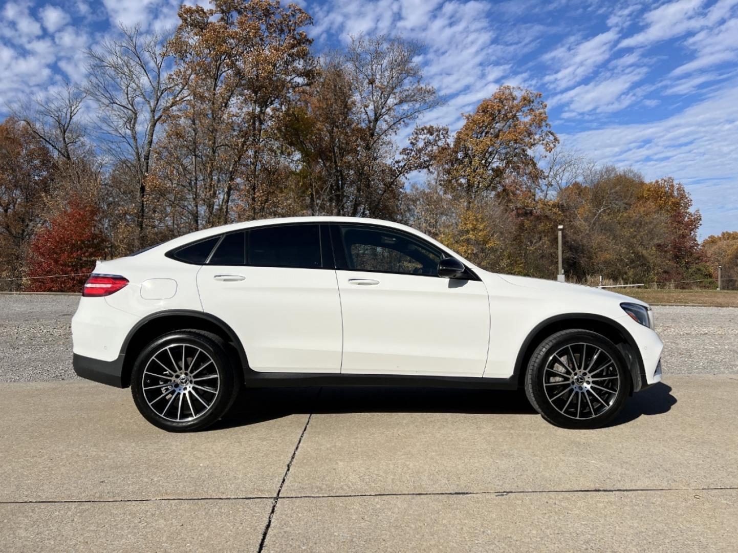 2019 WHITE /Red Leather Mercedes-Benz GLC-Class GLC300 4MATIC (WDC0J4KB3KF) with an 2.0L 4 Cyl. TURBO engine, Automatic transmission, located at 2990 Old Orchard Rd., Jackson, MO, 63755, 37.354214, -89.612106 - 2019 Mercedes-Benz GLC 300 4MATIC 1-Owner 89xxx miles All Wheel Drive 2.0L 4 Cyl. Automatic Leather Navigation Capability Backup Camera Power/Heated Seats Sunroof Bluetooth Cruise Power Windows/Locks/Mirrors We have financing available and we accept trades! Fill out a credit applicatio - Photo#8