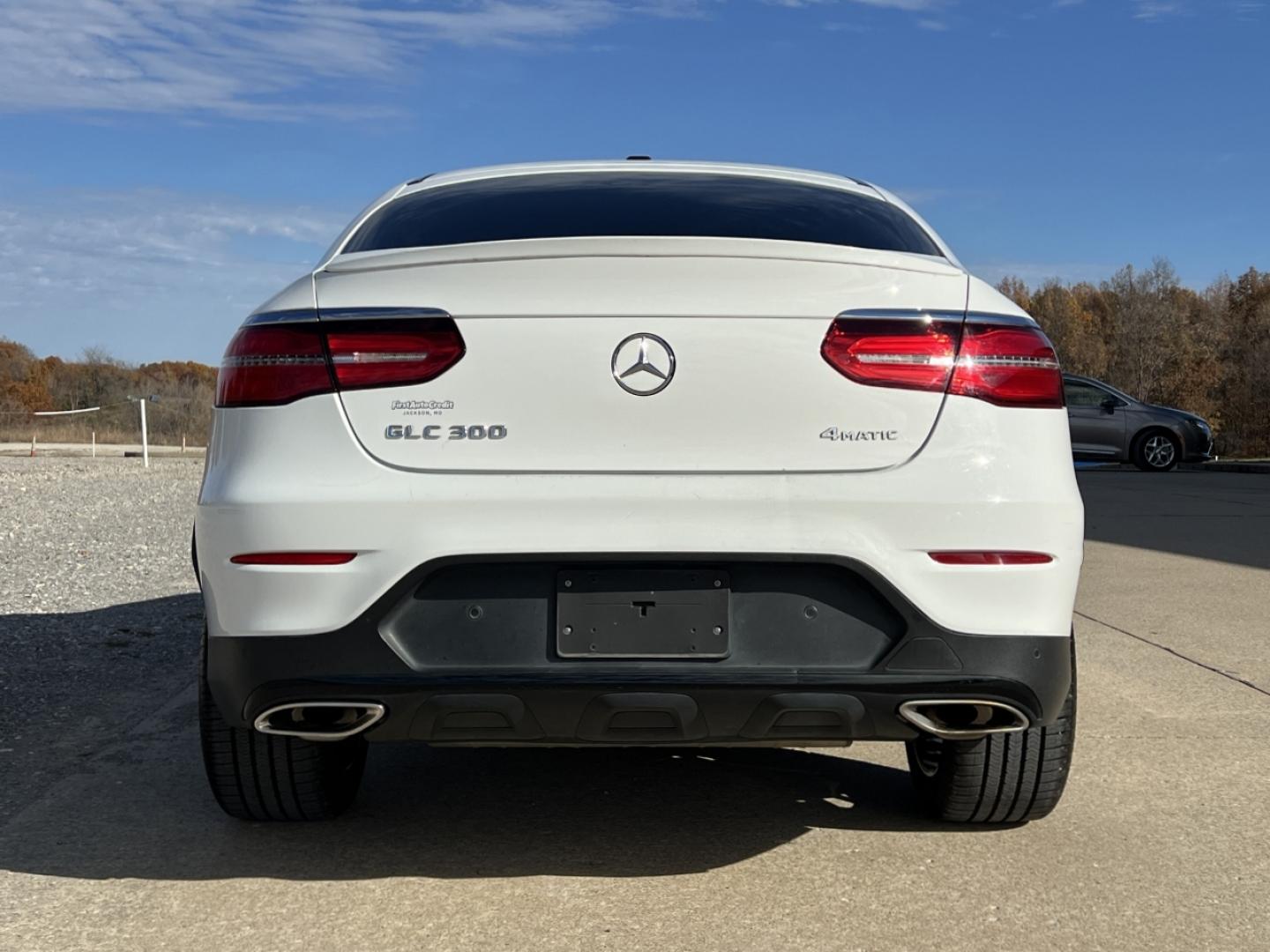 2019 WHITE /Red Leather Mercedes-Benz GLC-Class GLC300 4MATIC (WDC0J4KB3KF) with an 2.0L 4 Cyl. TURBO engine, Automatic transmission, located at 2990 Old Orchard Rd., Jackson, MO, 63755, 37.354214, -89.612106 - 2019 Mercedes-Benz GLC 300 4MATIC 1-Owner 89xxx miles All Wheel Drive 2.0L 4 Cyl. Automatic Leather Navigation Capability Backup Camera Power/Heated Seats Sunroof Bluetooth Cruise Power Windows/Locks/Mirrors We have financing available and we accept trades! Fill out a credit applicatio - Photo#11