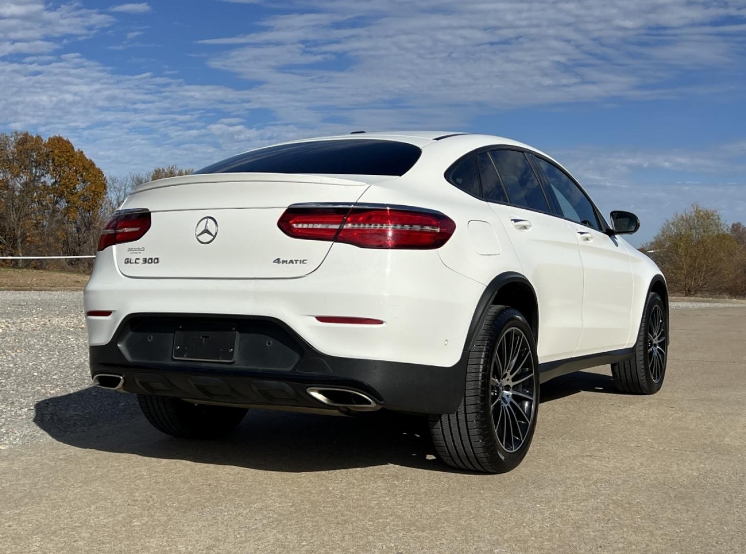 2019 WHITE /Red Leather Mercedes-Benz GLC-Class GLC300 4MATIC (WDC0J4KB3KF) with an 2.0L 4 Cyl. TURBO engine, Automatic transmission, located at 2990 Old Orchard Rd., Jackson, MO, 63755, 37.354214, -89.612106 - 2019 Mercedes-Benz GLC 300 4MATIC 1-Owner 89xxx miles All Wheel Drive 2.0L 4 Cyl. Automatic Leather Navigation Capability Backup Camera Power/Heated Seats Sunroof Bluetooth Cruise Power Windows/Locks/Mirrors We have financing available and we accept trades! Fill out a credit applicatio - Photo#9