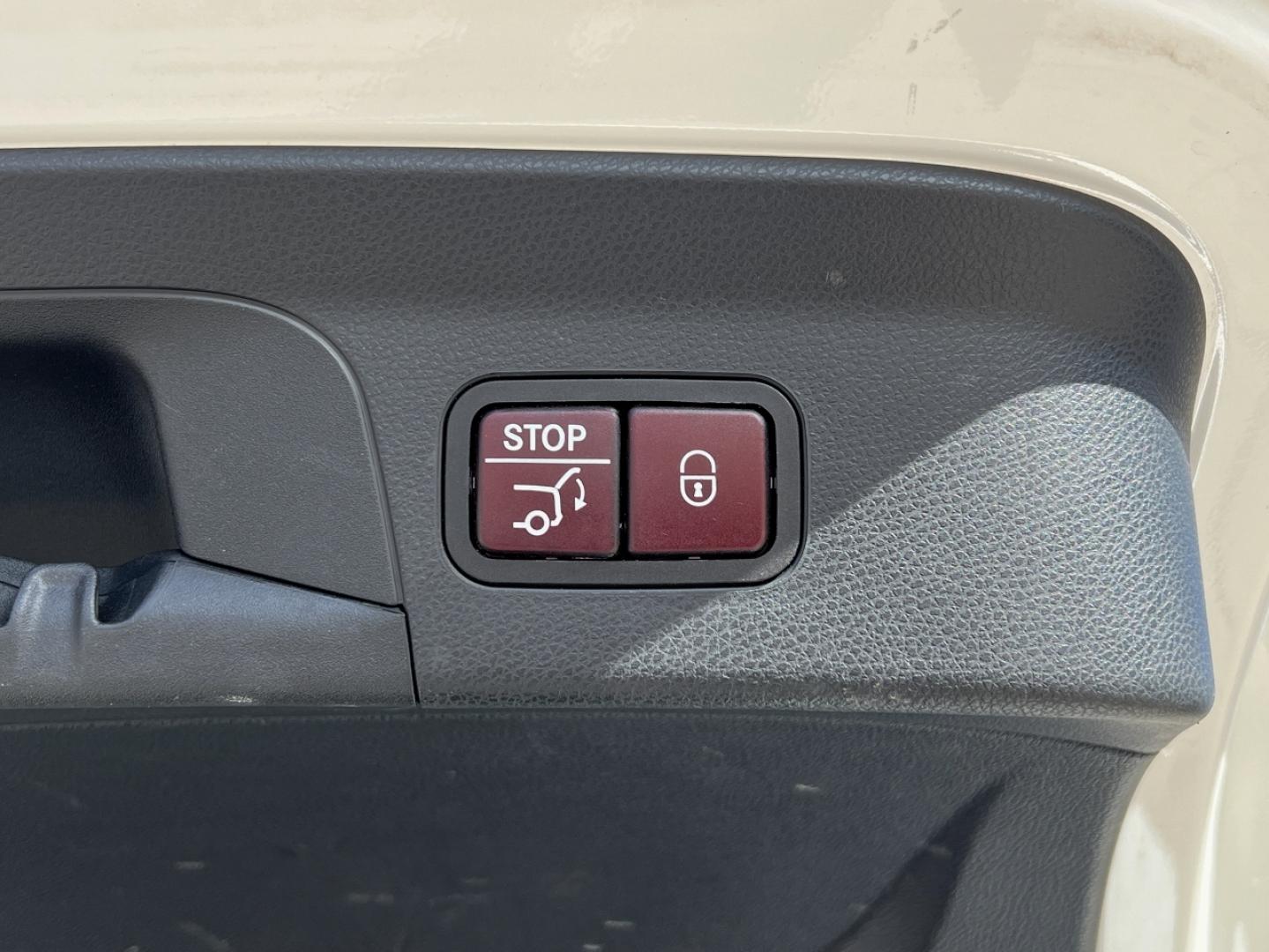 2019 WHITE /Red Leather Mercedes-Benz GLC-Class GLC300 4MATIC (WDC0J4KB3KF) with an 2.0L 4 Cyl. TURBO engine, Automatic transmission, located at 2990 Old Orchard Rd., Jackson, MO, 63755, 37.354214, -89.612106 - 2019 Mercedes-Benz GLC 300 4MATIC 1-Owner 89xxx miles All Wheel Drive 2.0L 4 Cyl. Automatic Leather Navigation Capability Backup Camera Power/Heated Seats Sunroof Bluetooth Cruise Power Windows/Locks/Mirrors We have financing available and we accept trades! Fill out a credit applicatio - Photo#21