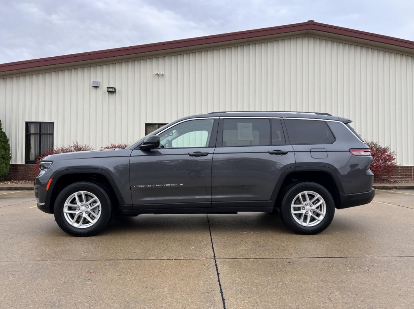 2022 GRAY /Black Cloth Jeep Grand Cherokee L Laredo 4WD (1C4RJKAG5N8) with an 3.6L V6 engine, Automatic transmission, located at 2990 Old Orchard Rd., Jackson, MO, 63755, 37.354214, -89.612106 - 2022 Jeep Grand Cherokee L Laredo 1-Owner 60xxx miles 4 Wheel Drive 3.6L V6 Automatic 3rd Row Backup Camera Heated Seats Power Driver Seat Heated Steering Wheel Sunroof Bluetooth Remote Start Cruise Power Windows/Locks/Mirrors We have financing available and we accept trades! Fill ou - Photo#8