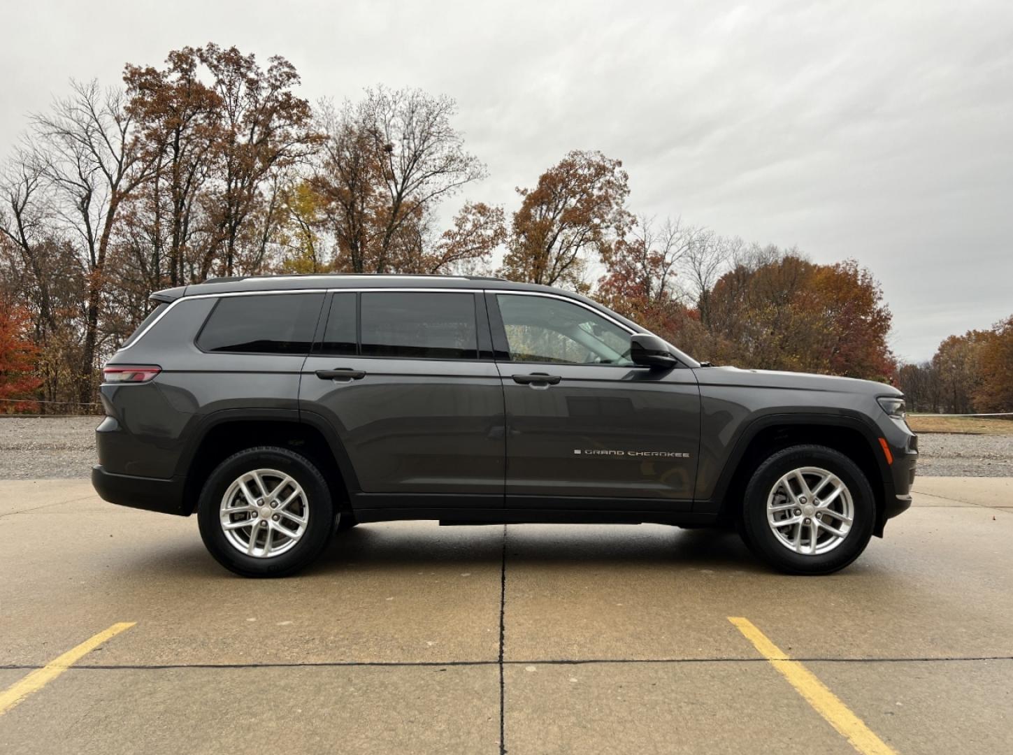 2022 GRAY /Black Cloth Jeep Grand Cherokee L Laredo 4WD (1C4RJKAG5N8) with an 3.6L V6 engine, Automatic transmission, located at 2990 Old Orchard Rd., Jackson, MO, 63755, 37.354214, -89.612106 - 2022 Jeep Grand Cherokee L Laredo 1-Owner 60xxx miles 4 Wheel Drive 3.6L V6 Automatic 3rd Row Backup Camera Heated Seats Power Driver Seat Heated Steering Wheel Sunroof Bluetooth Remote Start Cruise Power Windows/Locks/Mirrors We have financing available and we accept trades! Fill ou - Photo#9
