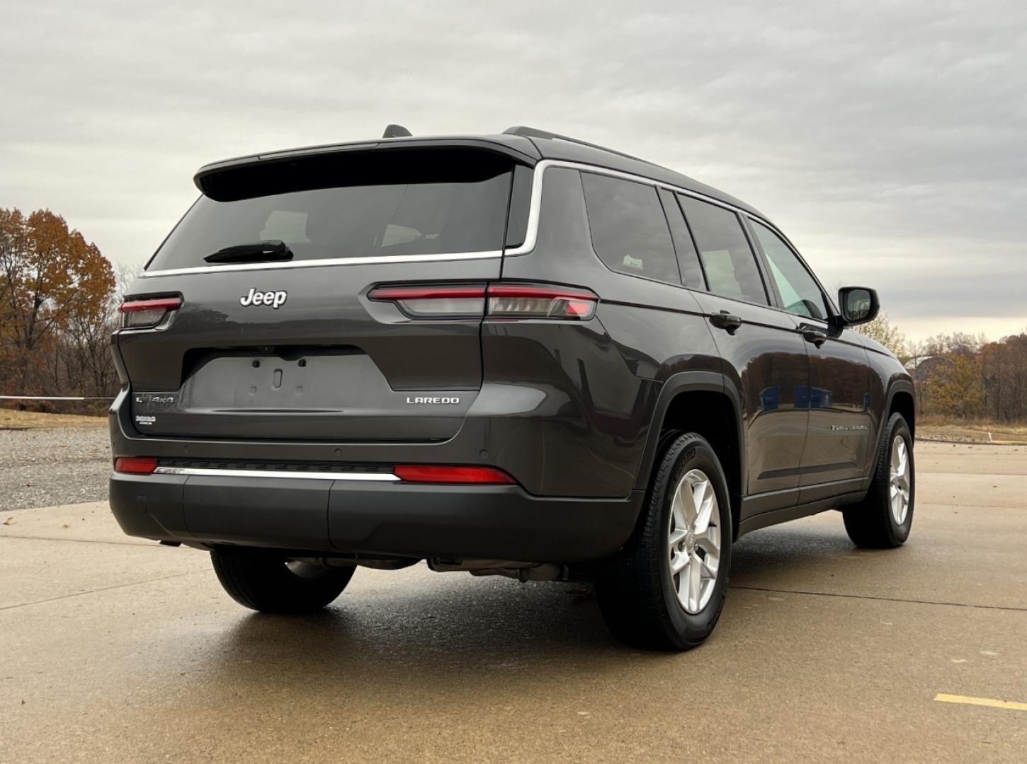 2022 GRAY /Black Cloth Jeep Grand Cherokee L Laredo 4WD (1C4RJKAG5N8) with an 3.6L V6 engine, Automatic transmission, located at 2990 Old Orchard Rd., Jackson, MO, 63755, 37.354214, -89.612106 - 2022 Jeep Grand Cherokee L Laredo 1-Owner 60xxx miles 4 Wheel Drive 3.6L V6 Automatic 3rd Row Backup Camera Heated Seats Power Driver Seat Heated Steering Wheel Sunroof Bluetooth Remote Start Cruise Power Windows/Locks/Mirrors We have financing available and we accept trades! Fill ou - Photo#10