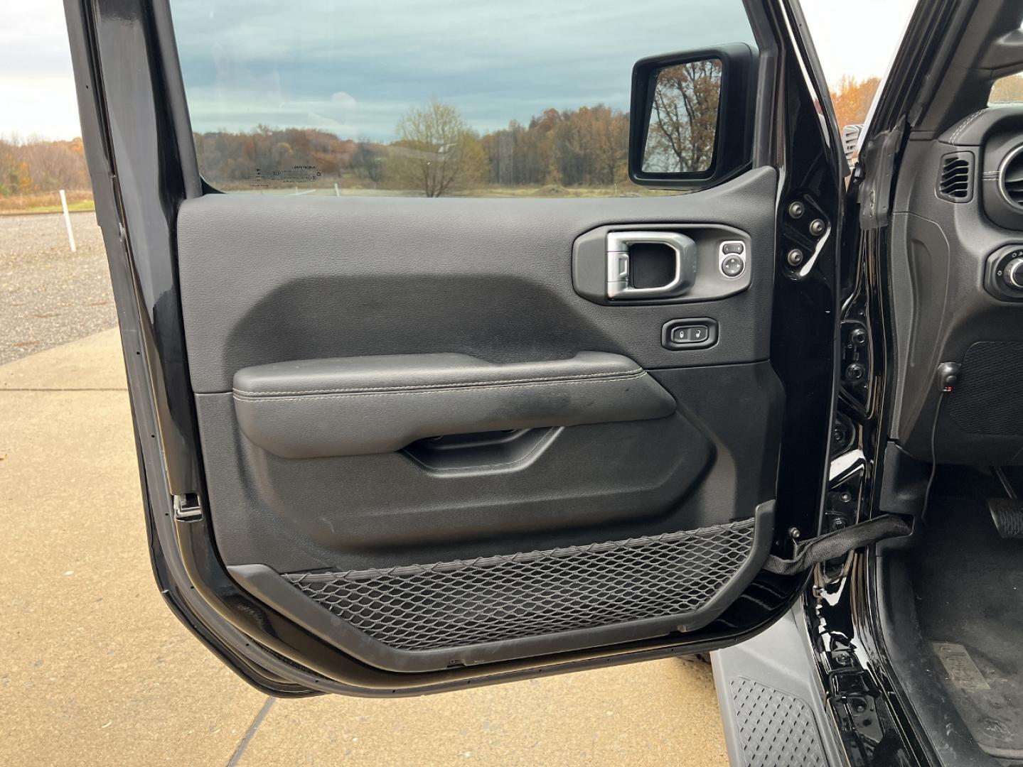 2021 BLACK /Black Leather Jeep Gladiator Overland (1C6HJTFG3ML) with an 3.6L V6 engine, Automatic transmission, located at 2990 Old Orchard Rd., Jackson, MO, 63755, 37.354214, -89.612106 - 2021 Jeep Gladiator Overland 1-Owner 98xxx miles 4x4 3.6L V6 Automatic Leather New Tires Navigation Heated Seats Heated Steering Wheel Backup Camera Bluetooth Remote Start Cruise Power Windows/Locks/Mirrors We have financing available and we accept trades! Fill out a credit applicati - Photo#15