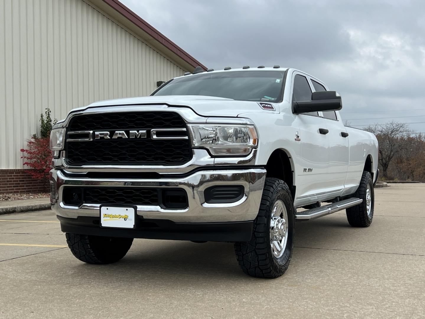 2022 WHITE /Gray Cloth RAM 2500 Tradesman Crew Cab LWB 4WD (3C6UR5HL8NG) with an 6.7L I6 TURBO DIESEL engine, Automatic transmission, located at 2990 Old Orchard Rd., Jackson, MO, 63755, 37.354214, -89.612106 - 2022 Ram 2500 Heavy Duty Tradesman 1-Owner 213xxx miles 4x4 6.7L I6 Turbo Diesel Automatic Backup Camera Bluetooth Cruise Power Windows/Locks/Mirrors We have financing available and we accept trades! Fill out a credit application on our website or come by today! If you have any questions, - Photo#4