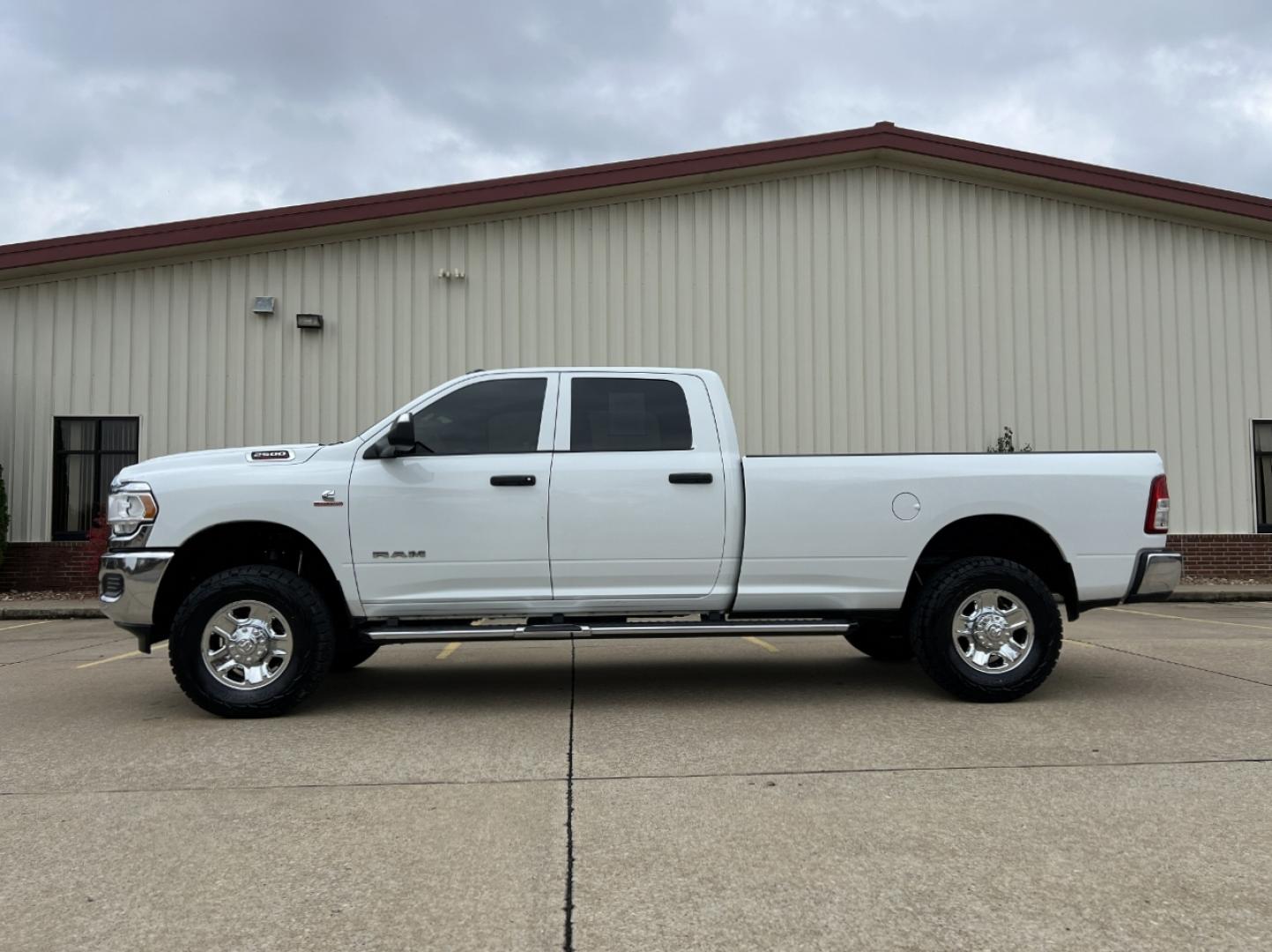 2022 WHITE /Gray Cloth RAM 2500 Tradesman Crew Cab LWB 4WD (3C6UR5HL8NG) with an 6.7L I6 TURBO DIESEL engine, Automatic transmission, located at 2990 Old Orchard Rd., Jackson, MO, 63755, 37.354214, -89.612106 - 2022 Ram 2500 Heavy Duty Tradesman 1-Owner 213xxx miles 4x4 6.7L I6 Turbo Diesel Automatic Backup Camera Bluetooth Cruise Power Windows/Locks/Mirrors We have financing available and we accept trades! Fill out a credit application on our website or come by today! If you have any questions, - Photo#5
