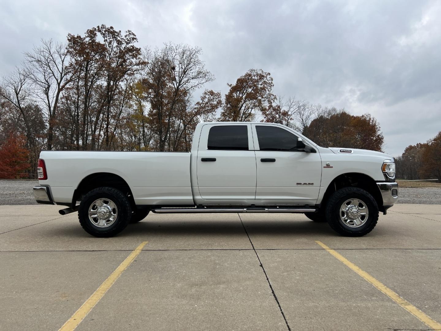 2022 WHITE /Gray Cloth RAM 2500 Tradesman Crew Cab LWB 4WD (3C6UR5HL8NG) with an 6.7L I6 TURBO DIESEL engine, Automatic transmission, located at 2990 Old Orchard Rd., Jackson, MO, 63755, 37.354214, -89.612106 - 2022 Ram 2500 Heavy Duty Tradesman 1-Owner 213xxx miles 4x4 6.7L I6 Turbo Diesel Automatic Backup Camera Bluetooth Cruise Power Windows/Locks/Mirrors We have financing available and we accept trades! Fill out a credit application on our website or come by today! If you have any questions, - Photo#6