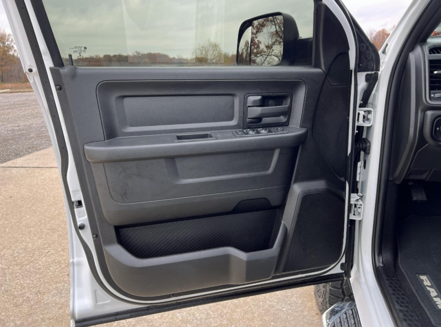 2022 WHITE /Gray Cloth RAM 2500 Tradesman Crew Cab LWB 4WD (3C6UR5HL8NG) with an 6.7L I6 TURBO DIESEL engine, Automatic transmission, located at 2990 Old Orchard Rd., Jackson, MO, 63755, 37.354214, -89.612106 - 2022 Ram 2500 Heavy Duty Tradesman 1-Owner 213xxx miles 4x4 6.7L I6 Turbo Diesel Automatic Backup Camera Bluetooth Cruise Power Windows/Locks/Mirrors We have financing available and we accept trades! Fill out a credit application on our website or come by today! If you have any questions, - Photo#11