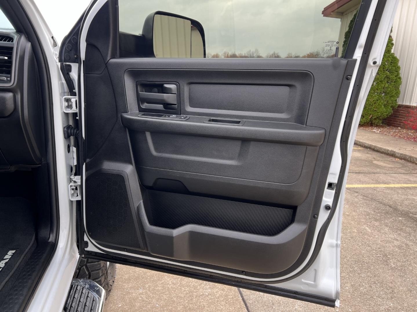 2022 WHITE /Gray Cloth RAM 2500 Tradesman Crew Cab LWB 4WD (3C6UR5HL8NG) with an 6.7L I6 TURBO DIESEL engine, Automatic transmission, located at 2990 Old Orchard Rd., Jackson, MO, 63755, 37.354214, -89.612106 - 2022 Ram 2500 Heavy Duty Tradesman 1-Owner 213xxx miles 4x4 6.7L I6 Turbo Diesel Automatic Backup Camera Bluetooth Cruise Power Windows/Locks/Mirrors We have financing available and we accept trades! Fill out a credit application on our website or come by today! If you have any questions, - Photo#13