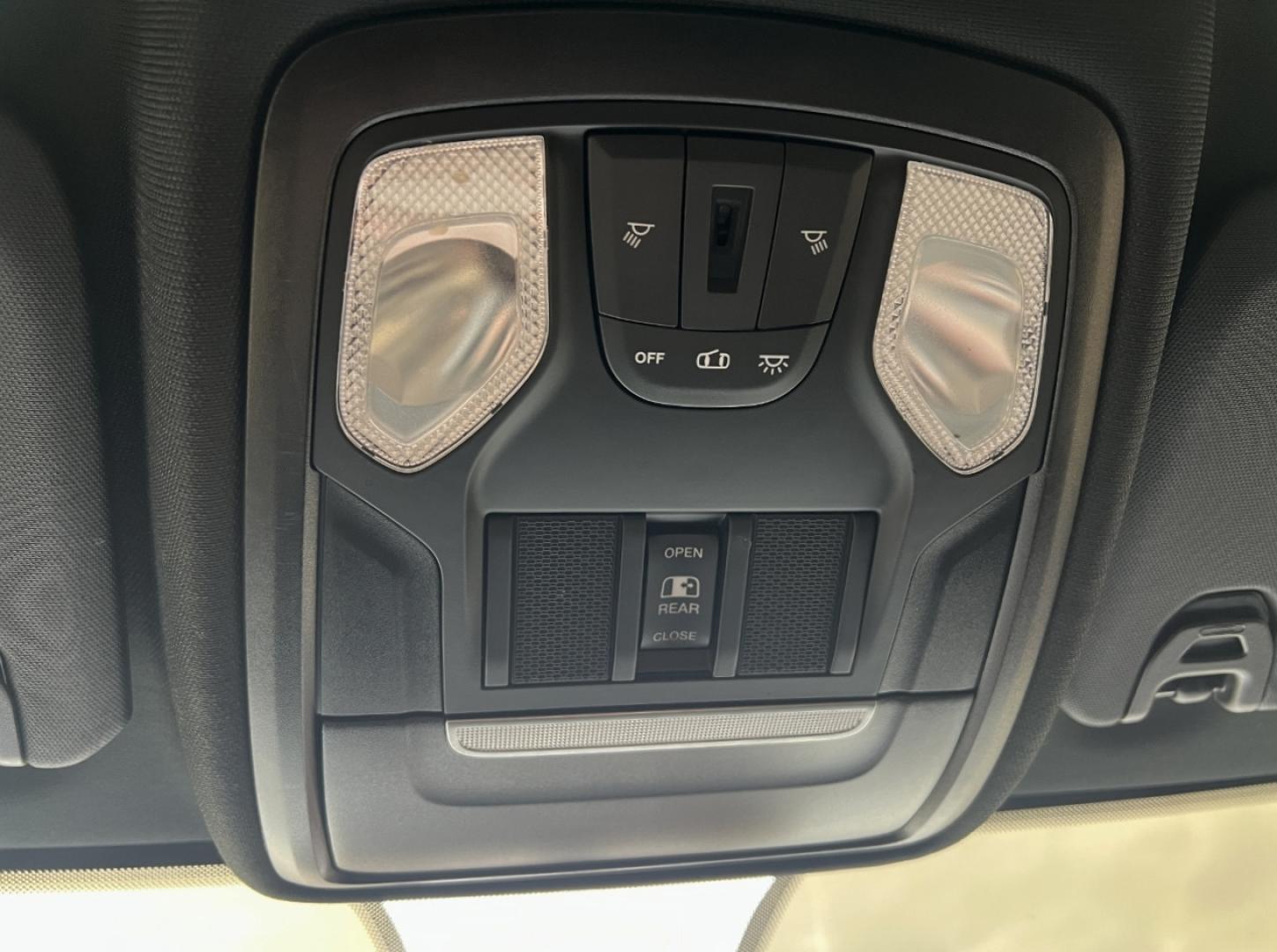 2022 WHITE /Gray Cloth RAM 2500 Tradesman Crew Cab LWB 4WD (3C6UR5HL8NG) with an 6.7L I6 TURBO DIESEL engine, Automatic transmission, located at 2990 Old Orchard Rd., Jackson, MO, 63755, 37.354214, -89.612106 - 2022 Ram 2500 Heavy Duty Tradesman 1-Owner 213xxx miles 4x4 6.7L I6 Turbo Diesel Automatic Backup Camera Bluetooth Cruise Power Windows/Locks/Mirrors We have financing available and we accept trades! Fill out a credit application on our website or come by today! If you have any questions, - Photo#27