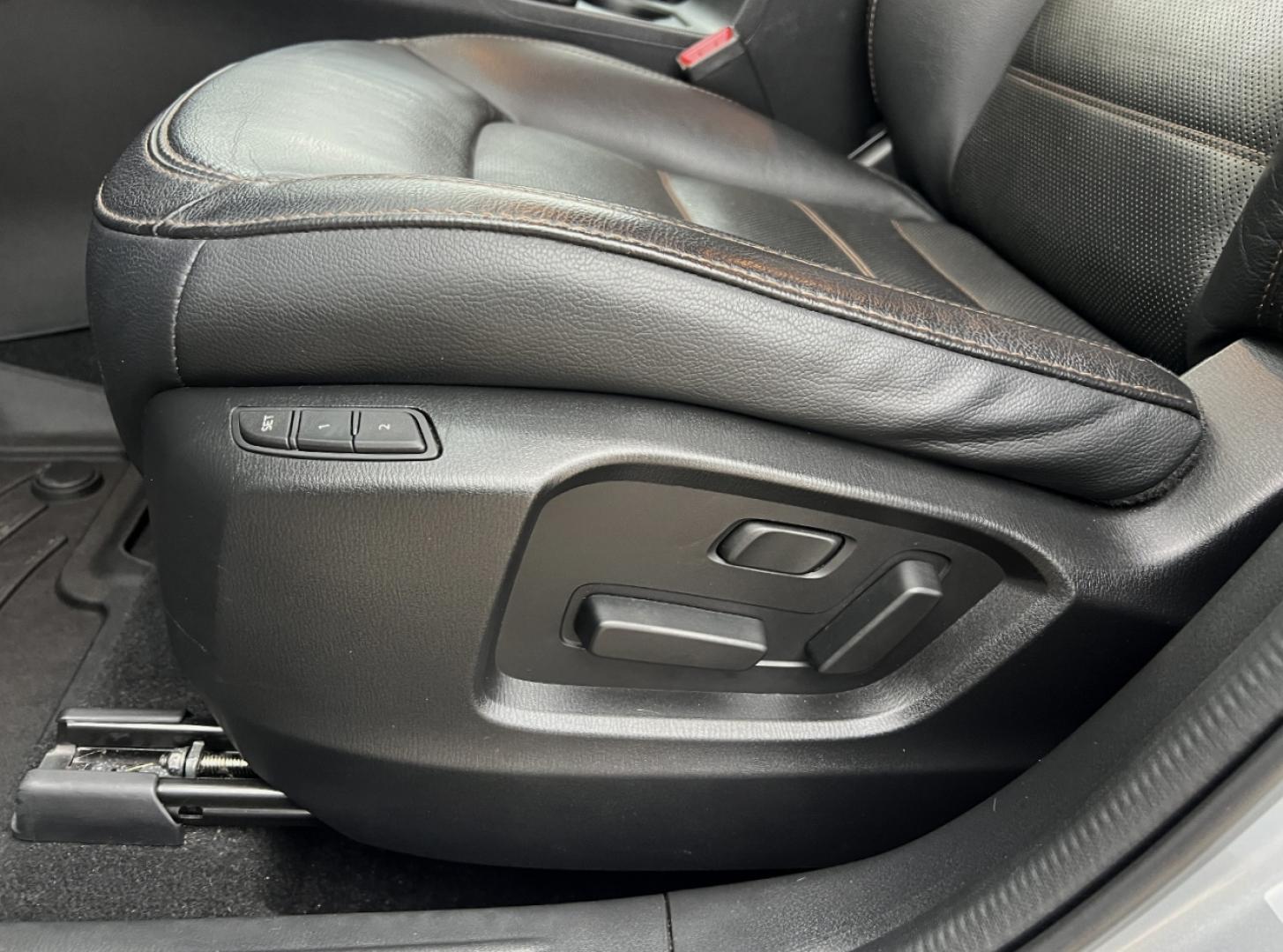 2021 SILVER /Black Leather Mazda CX-5 Grand Touring Reserve AWD (JM3KFBAYXM0) with an 2.5L 4 Cyl. engine, Automatic transmission, located at 2990 Old Orchard Rd., Jackson, MO, 63755, 37.354214, -89.612106 - 2021 Mazda CX-5 Grand Touring Reserve 56xxx miles All Wheel Drive 2.5L 4 Cyl. Automatic Leather Navigation Capability Power/Heated/Cooled Seats Heated Steering Wheel Backup Camera Sunroof Heads Up Display Bluetooth Cruise Power Windows/Locks/Mirrors We have financing available and we - Photo#5