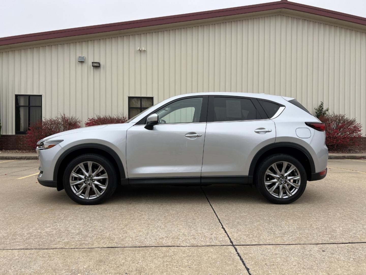 2021 SILVER /Black Leather Mazda CX-5 Grand Touring Reserve AWD (JM3KFBAYXM0) with an 2.5L 4 Cyl. engine, Automatic transmission, located at 2990 Old Orchard Rd., Jackson, MO, 63755, 37.354214, -89.612106 - 2021 Mazda CX-5 Grand Touring Reserve 56xxx miles All Wheel Drive 2.5L 4 Cyl. Automatic Leather Navigation Capability Power/Heated/Cooled Seats Heated Steering Wheel Backup Camera Sunroof Heads Up Display Bluetooth Cruise Power Windows/Locks/Mirrors We have financing available and we - Photo#7