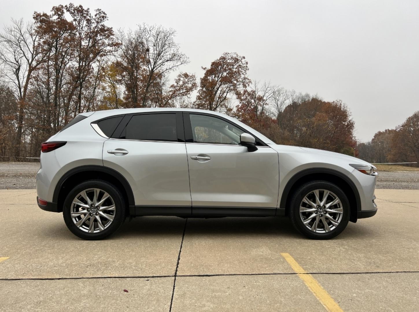 2021 SILVER /Black Leather Mazda CX-5 Grand Touring Reserve AWD (JM3KFBAYXM0) with an 2.5L 4 Cyl. engine, Automatic transmission, located at 2990 Old Orchard Rd., Jackson, MO, 63755, 37.354214, -89.612106 - 2021 Mazda CX-5 Grand Touring Reserve 56xxx miles All Wheel Drive 2.5L 4 Cyl. Automatic Leather Navigation Capability Power/Heated/Cooled Seats Heated Steering Wheel Backup Camera Sunroof Heads Up Display Bluetooth Cruise Power Windows/Locks/Mirrors We have financing available and we - Photo#8