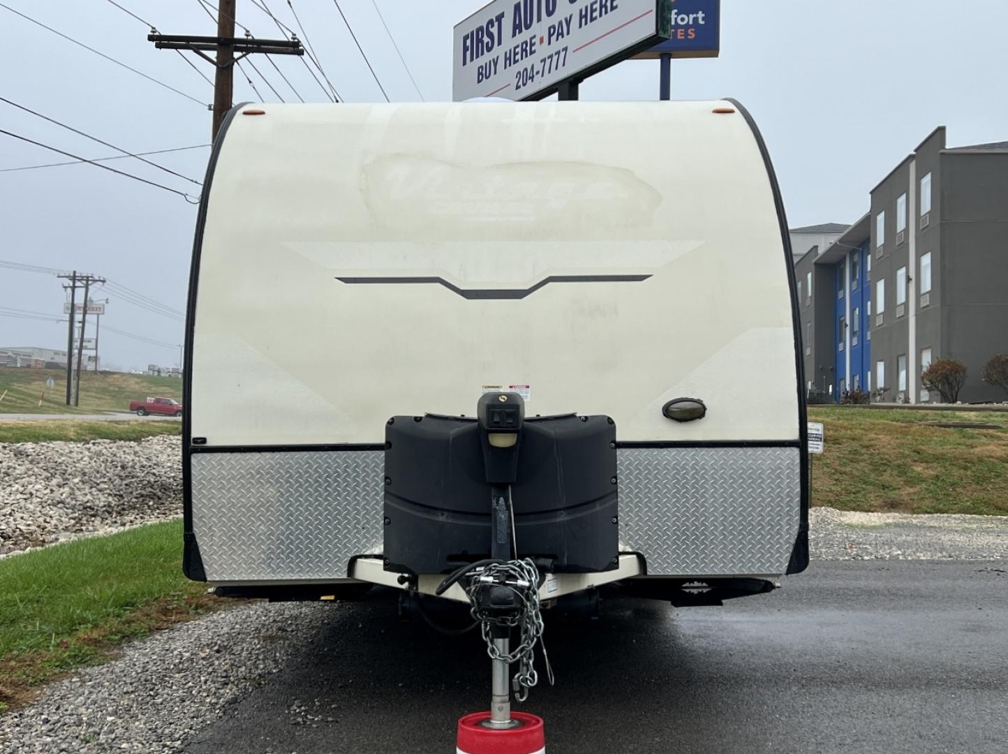 2018 TAN Gulf Stream Coach, Inc 19RBS - (1NL1DTK21J1) , located at 2990 Old Orchard Rd., Jackson, MO, 63755, 37.354214, -89.612106 - We have financing available and we accept trades! Fill out a credit application on our website or come by today! If you have any questions, give us a call at (573) 204-7777 or visit our website at firstautocredit.com. - Photo#8