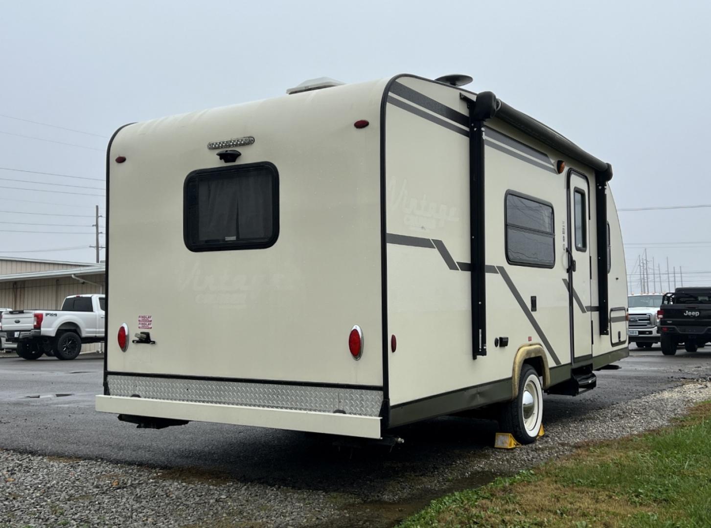 2018 TAN Gulf Stream Coach, Inc 19RBS - (1NL1DTK21J1) , located at 2990 Old Orchard Rd., Jackson, MO, 63755, 37.354214, -89.612106 - We have financing available and we accept trades! Fill out a credit application on our website or come by today! If you have any questions, give us a call at (573) 204-7777 or visit our website at firstautocredit.com. - Photo#5