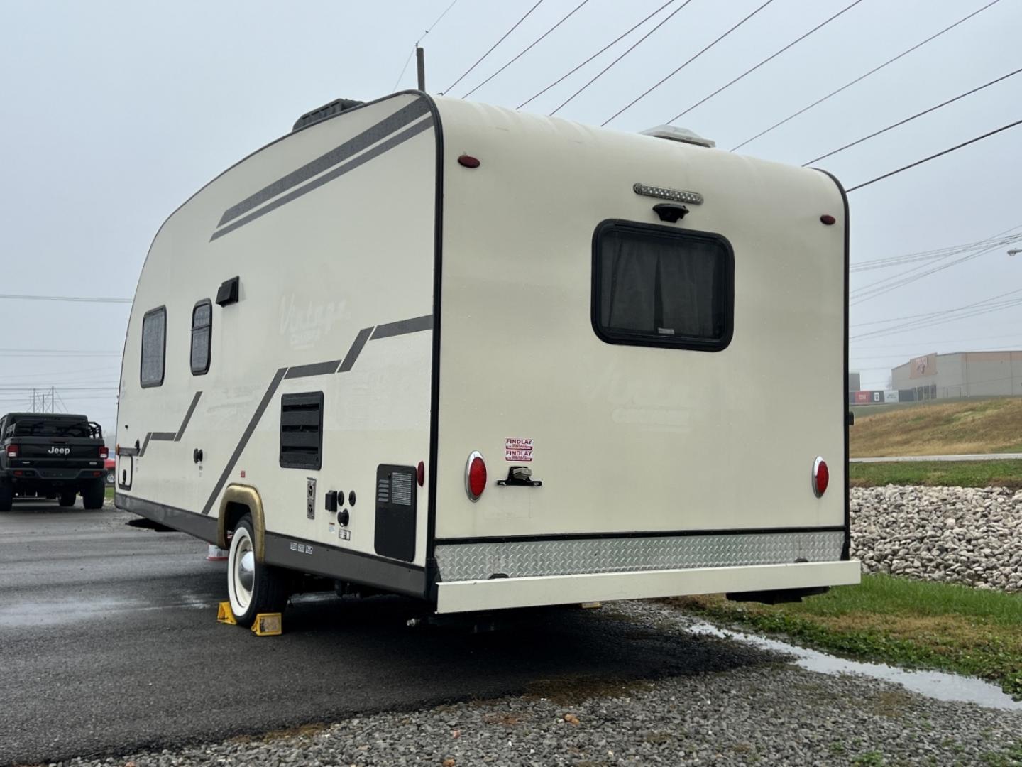 2018 TAN Gulf Stream Coach, Inc 19RBS - (1NL1DTK21J1) , located at 2990 Old Orchard Rd., Jackson, MO, 63755, 37.354214, -89.612106 - We have financing available and we accept trades! Fill out a credit application on our website or come by today! If you have any questions, give us a call at (573) 204-7777 or visit our website at firstautocredit.com. - Photo#6