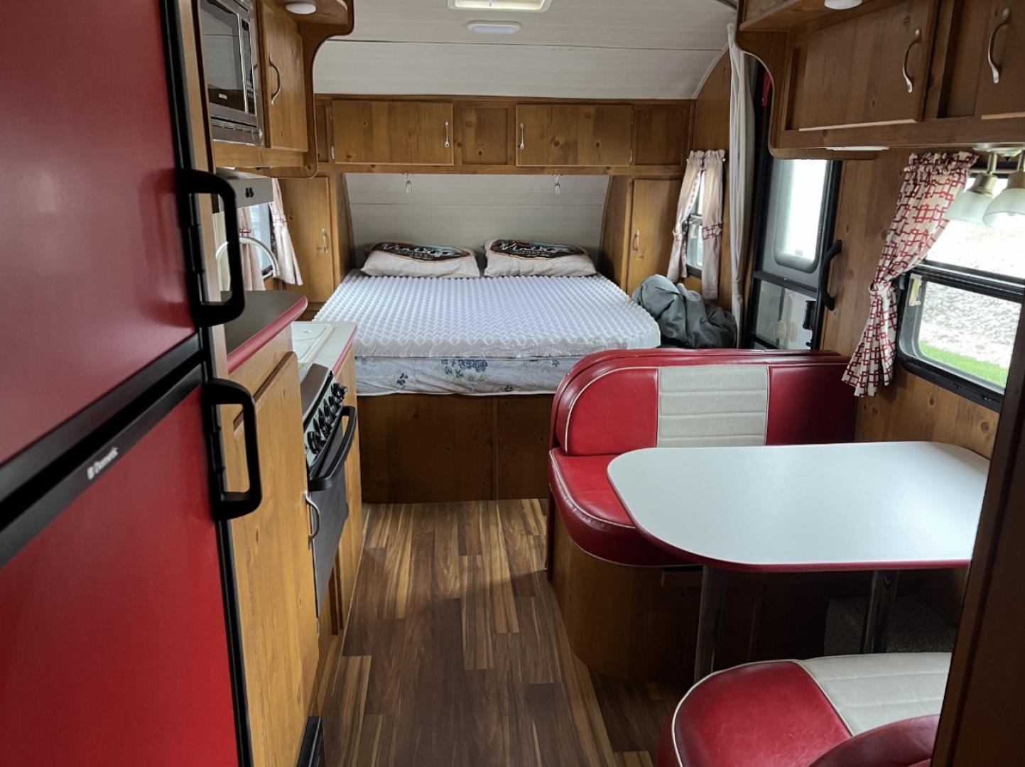 2018 TAN Gulf Stream Coach, Inc 19RBS - (1NL1DTK21J1) , located at 2990 Old Orchard Rd., Jackson, MO, 63755, 37.354214, -89.612106 - We have financing available and we accept trades! Fill out a credit application on our website or come by today! If you have any questions, give us a call at (573) 204-7777 or visit our website at firstautocredit.com. - Photo#21