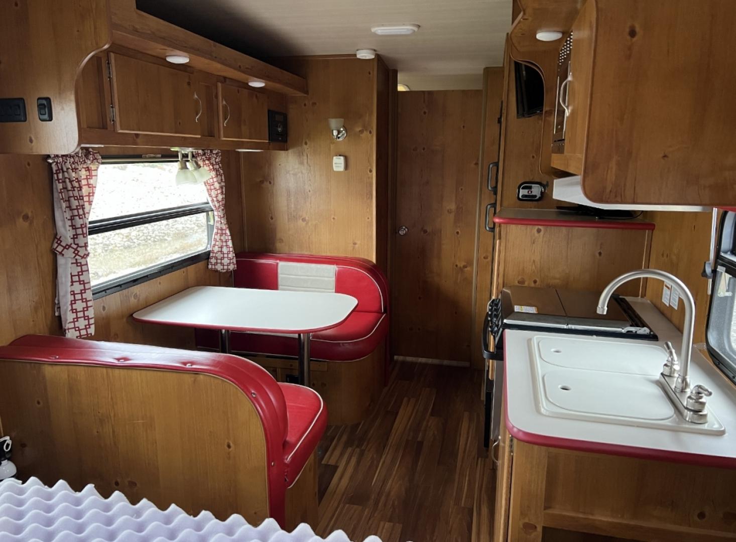 2018 TAN Gulf Stream Coach, Inc 19RBS - (1NL1DTK21J1) , located at 2990 Old Orchard Rd., Jackson, MO, 63755, 37.354214, -89.612106 - We have financing available and we accept trades! Fill out a credit application on our website or come by today! If you have any questions, give us a call at (573) 204-7777 or visit our website at firstautocredit.com. - Photo#22