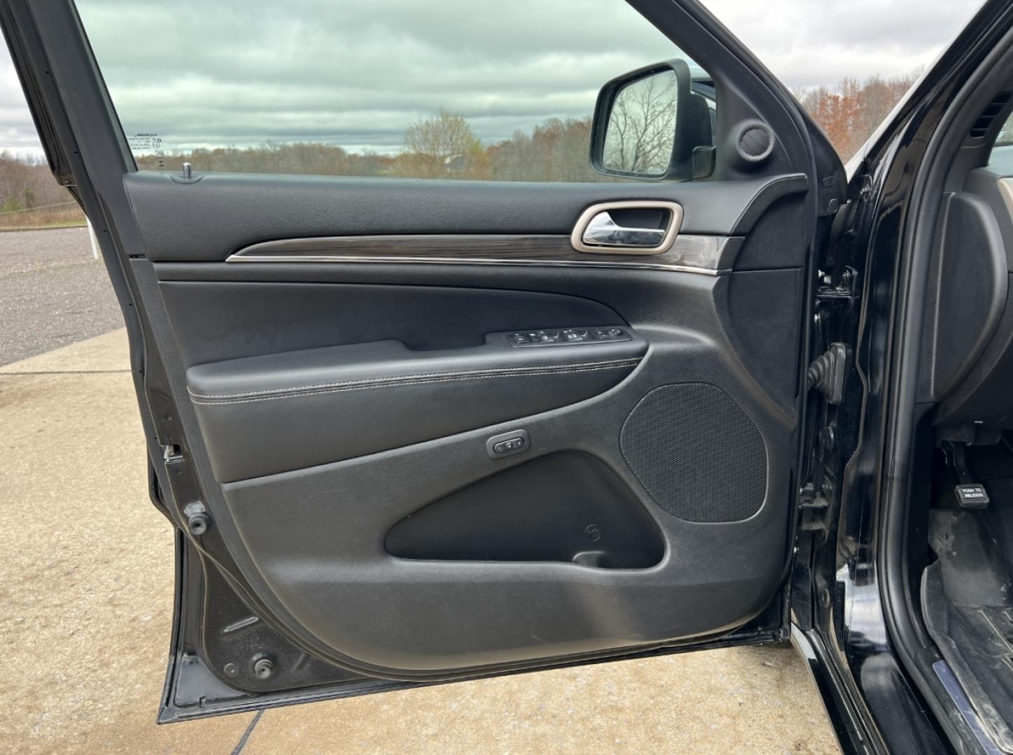 2017 BLACK /Black Leather Jeep Grand Cherokee Overland 4WD (1C4RJFCG9HC) with an 3.6L V6 engine, Automatic transmission, located at 2990 Old Orchard Rd., Jackson, MO, 63755, 37.354214, -89.612106 - 2017 Jeep Grand Cherokee Overland 1-Owner Only 75xxx miles 4 Wheel Drive 3.6L V6 Automatic Leather Navigation Power/Heated/Cooled Seats Heated Rear Seats Heated Steering Wheel Backup Camera Sunroof Bluetooth Remote Start Cruise Power Windows/Locks/Mirrors We have financing available - Photo#17