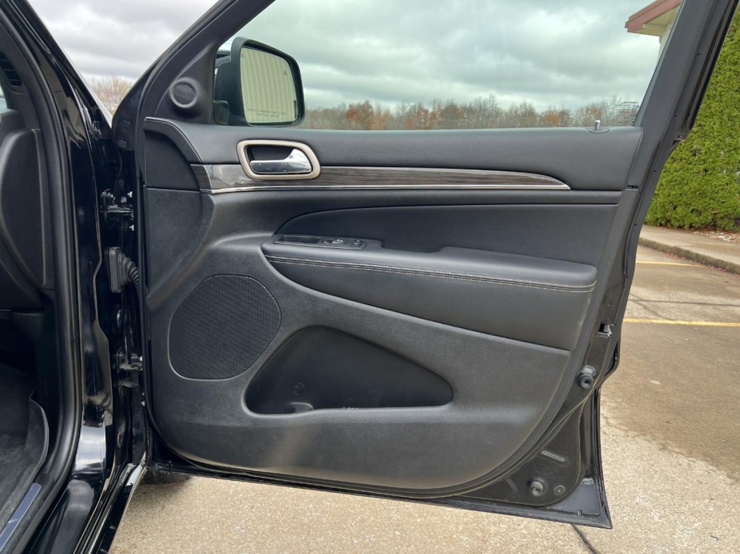 2017 BLACK /Black Leather Jeep Grand Cherokee Overland 4WD (1C4RJFCG9HC) with an 3.6L V6 engine, Automatic transmission, located at 2990 Old Orchard Rd., Jackson, MO, 63755, 37.354214, -89.612106 - 2017 Jeep Grand Cherokee Overland 1-Owner Only 75xxx miles 4 Wheel Drive 3.6L V6 Automatic Leather Navigation Power/Heated/Cooled Seats Heated Rear Seats Heated Steering Wheel Backup Camera Sunroof Bluetooth Remote Start Cruise Power Windows/Locks/Mirrors We have financing available - Photo#19