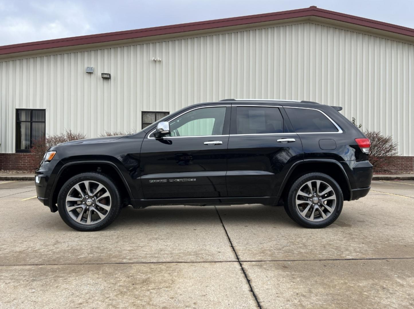2017 BLACK /Black Leather Jeep Grand Cherokee Overland 4WD (1C4RJFCG9HC) with an 3.6L V6 engine, Automatic transmission, located at 2990 Old Orchard Rd., Jackson, MO, 63755, 37.354214, -89.612106 - 2017 Jeep Grand Cherokee Overland 1-Owner Only 75xxx miles 4 Wheel Drive 3.6L V6 Automatic Leather Navigation Power/Heated/Cooled Seats Heated Rear Seats Heated Steering Wheel Backup Camera Sunroof Bluetooth Remote Start Cruise Power Windows/Locks/Mirrors We have financing available - Photo#11