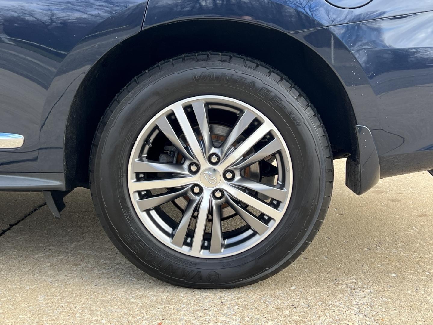 2020 BLUE /Black Leather Infiniti QX60 Luxe AWD (5N1DL0MM6LC) with an 3.5L V6 engine, CVT transmission, located at 2990 Old Orchard Rd., Jackson, MO, 63755, 37.354214, -89.612106 - 2020 Infiniti QX60 Luxe 72xxx miles All Wheel Drive 3.5L V6 Automatic Leather 3rd Row Backup Camera Power/Heated Seats Sunroof Bluetooth Remote Start Cruise Power Windows/Locks/Mirrors We have financing available and we accept trades! Fill out a credit application on our website or com - Photo#45