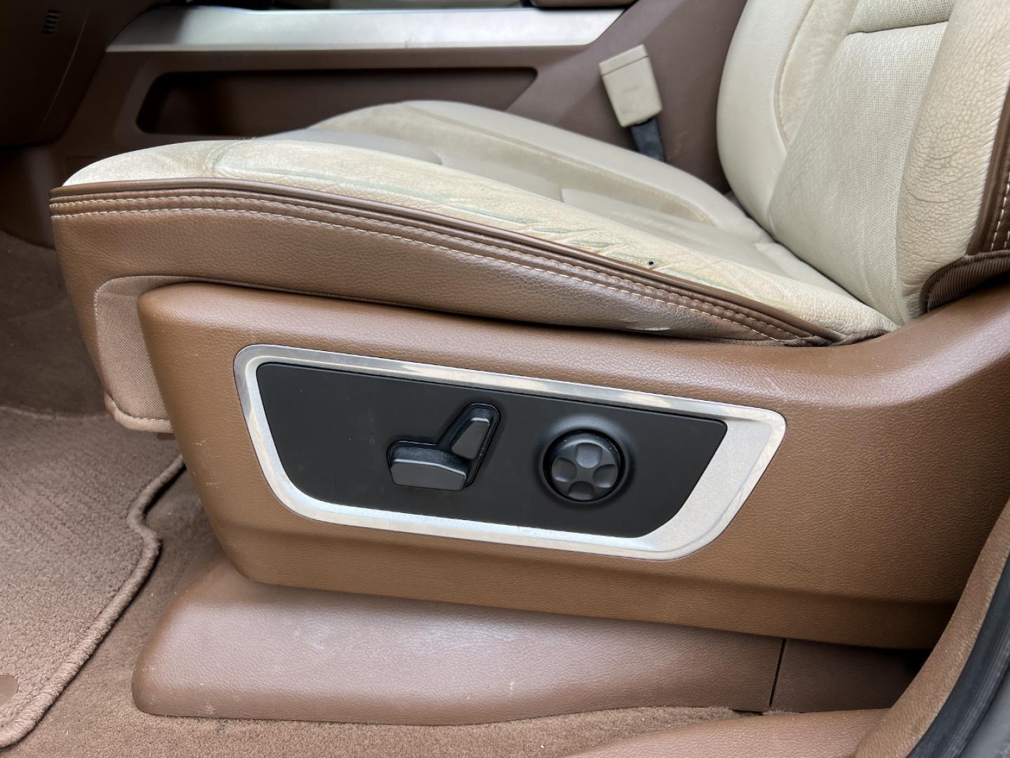 2019 BLUE /Tan Leather RAM 1500 Laramie Crew Cab SWB 4WD (1C6SRFJTXKN) with an 5.7L V8 engine, Automatic transmission, located at 2990 Old Orchard Rd., Jackson, MO, 63755, 37.354214, -89.612106 - 2019 Ram 1500 Laramie 1-Owner 126xxx miles 4x4 5.7L V8 Automatic Leather Navigation Power/Heated/Cooled Seats Heated Rear Seats Heated Steering Wheel Backup Camera Bluetooth Remote Start Cruise Power Windows/Locks/Mirrors We have financing available and we accept trades! Fill out a c - Photo#6