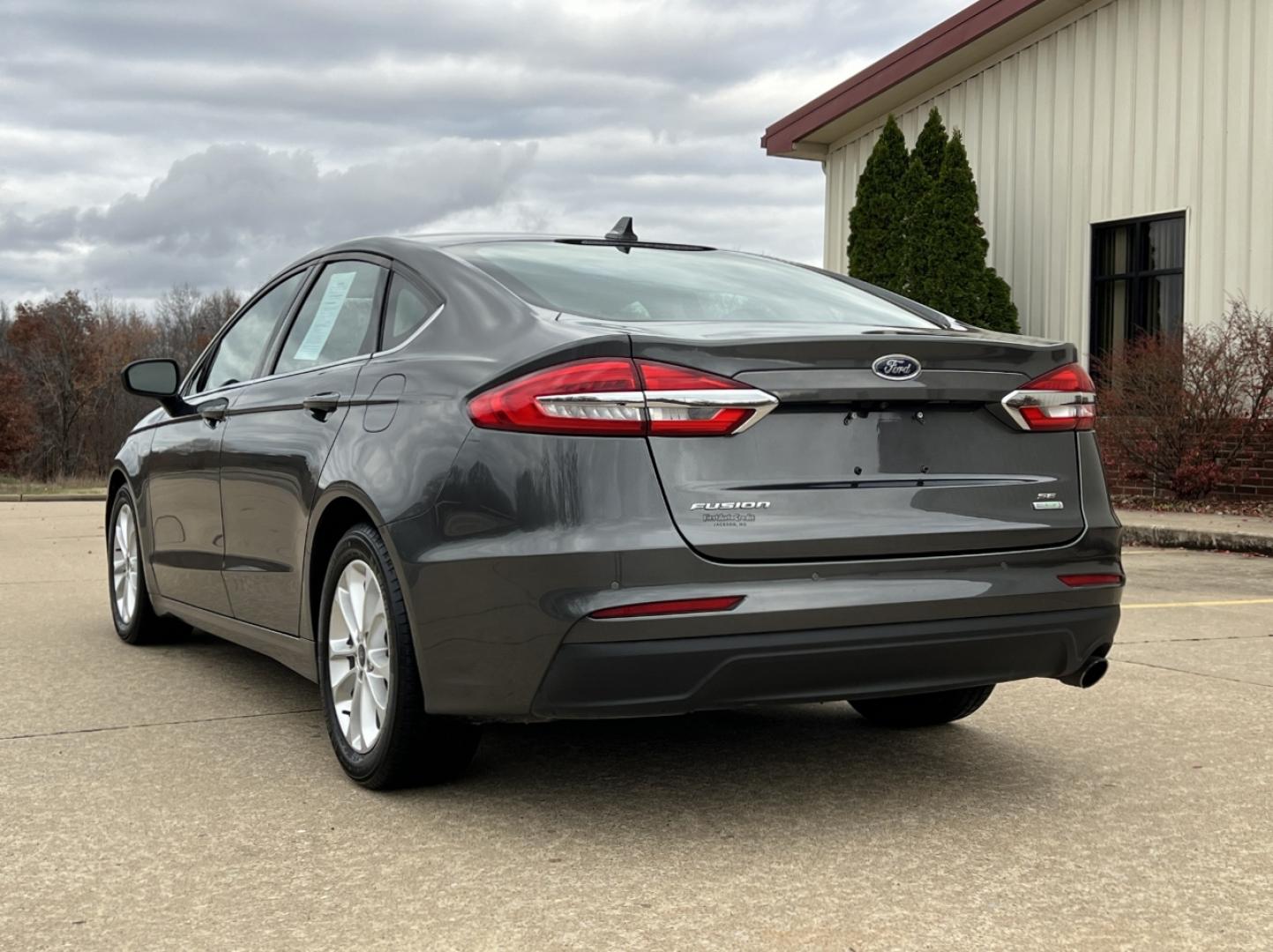2020 GRAY /Black Cloth Ford Fusion SE (3FA6P0HD7LR) with an 1.5L 4 Cyl. engine, Automatic transmission, located at 2990 Old Orchard Rd., Jackson, MO, 63755, 37.354214, -89.612106 - 2020 Ford Fusion SE 1-Owner Only 40xxx miles Front Wheel Drive 1.5L 4 Cyl. Automatic Backup Camera Power Driver Seat Bluetooth Cruise Power Windows/Locks/Mirrors We have financing available and we accept trades! Fill out a credit application on our website or come by today! If you have a - Photo#8