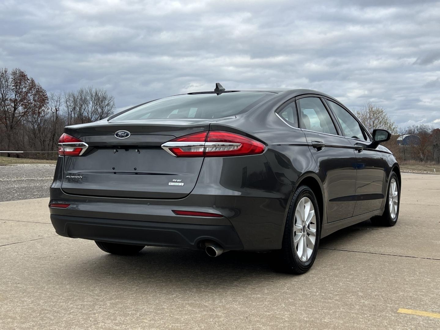 2020 GRAY /Black Cloth Ford Fusion SE (3FA6P0HD7LR) with an 1.5L 4 Cyl. engine, Automatic transmission, located at 2990 Old Orchard Rd., Jackson, MO, 63755, 37.354214, -89.612106 - 2020 Ford Fusion SE 1-Owner Only 40xxx miles Front Wheel Drive 1.5L 4 Cyl. Automatic Backup Camera Power Driver Seat Bluetooth Cruise Power Windows/Locks/Mirrors We have financing available and we accept trades! Fill out a credit application on our website or come by today! If you have a - Photo#7
