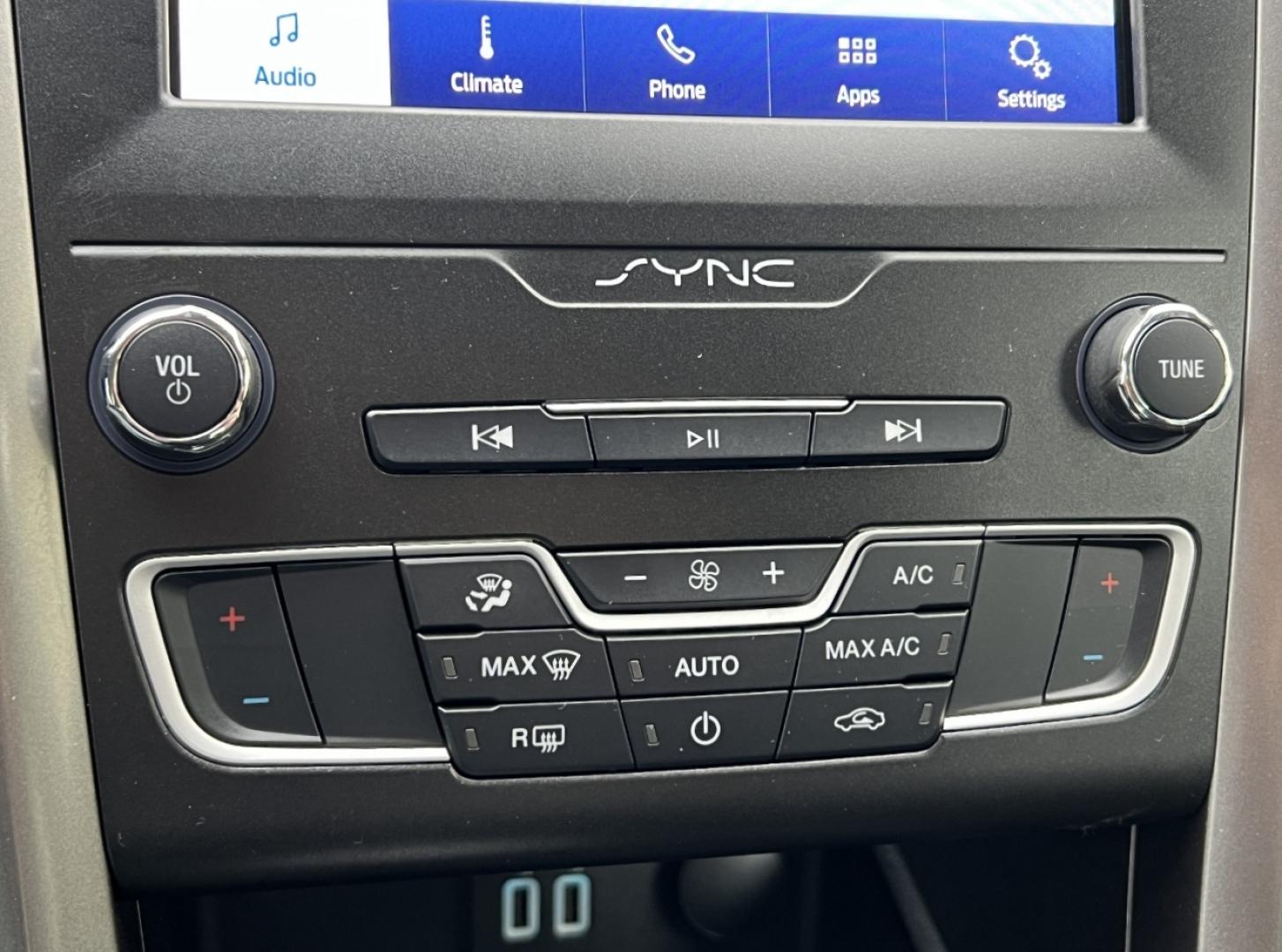 2020 GRAY /Black Cloth Ford Fusion SE (3FA6P0HD7LR) with an 1.5L 4 Cyl. engine, Automatic transmission, located at 2990 Old Orchard Rd., Jackson, MO, 63755, 37.354214, -89.612106 - 2020 Ford Fusion SE 1-Owner Only 40xxx miles Front Wheel Drive 1.5L 4 Cyl. Automatic Backup Camera Power Driver Seat Bluetooth Cruise Power Windows/Locks/Mirrors We have financing available and we accept trades! Fill out a credit application on our website or come by today! If you have a - Photo#25